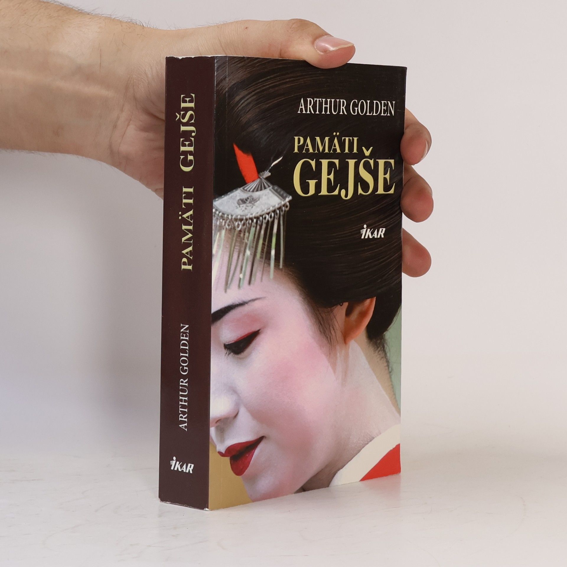 Arthur Golden Pamäti gejše