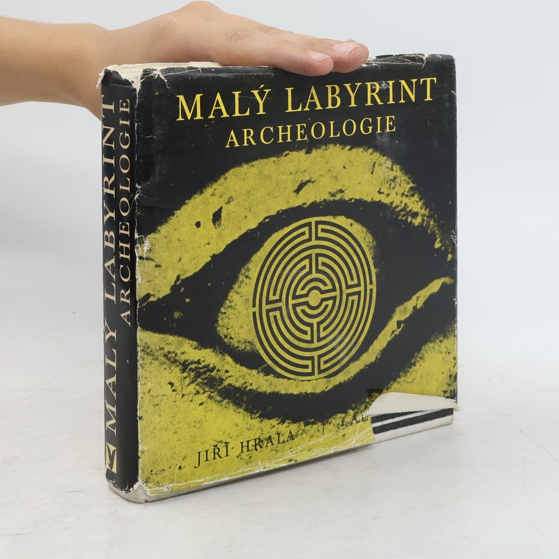 Jiří Hrala Malý labyrint archeologie