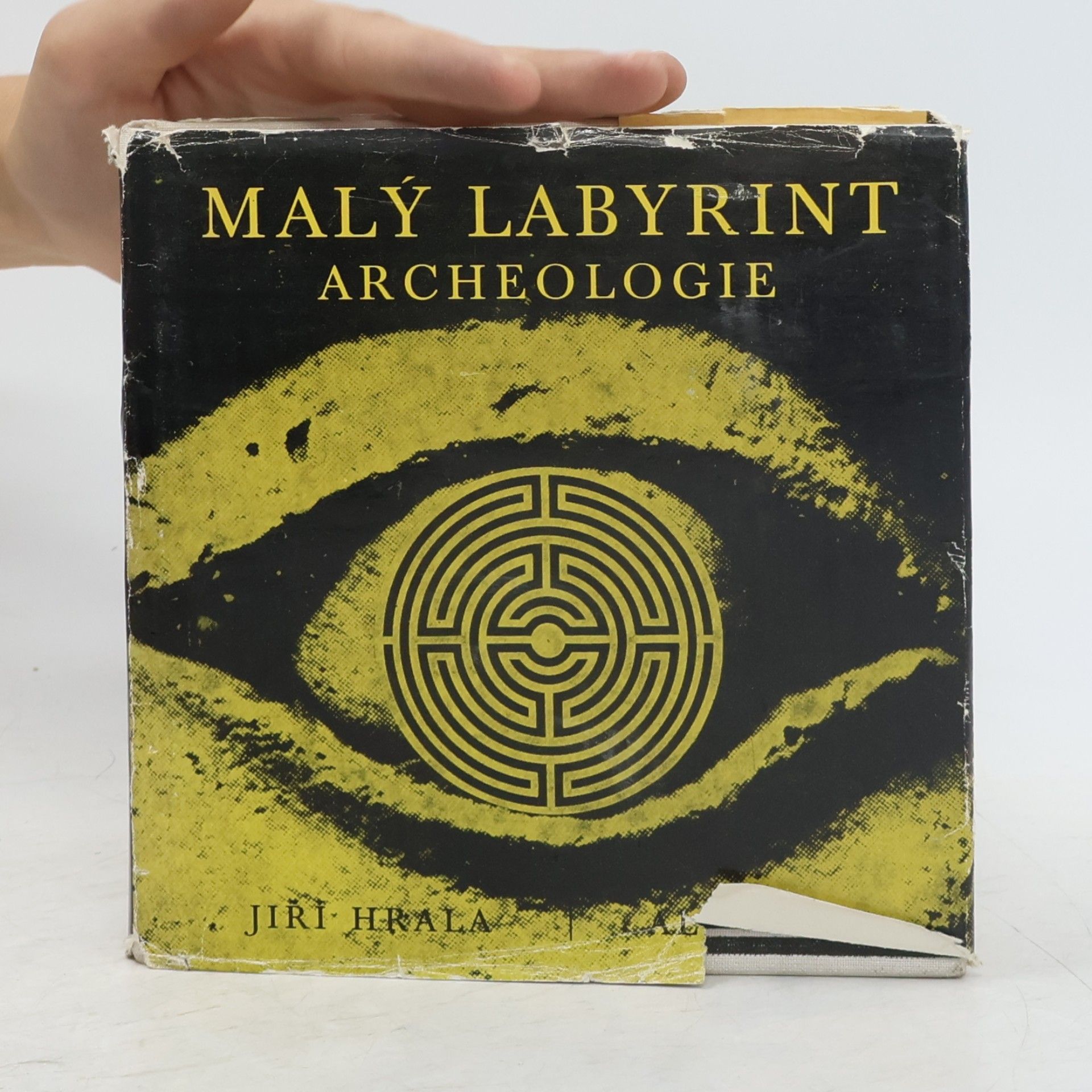 Jiří Hrala Malý labyrint archeologie