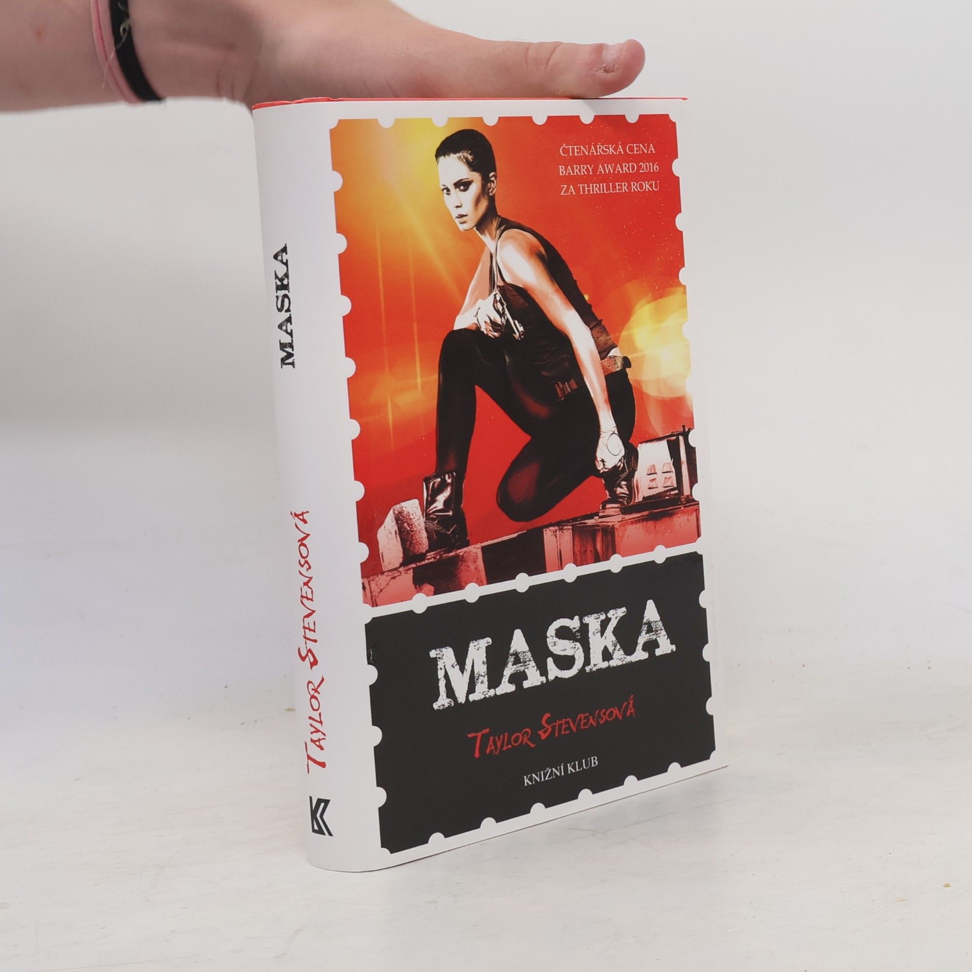 Taylor Stevens Maska
