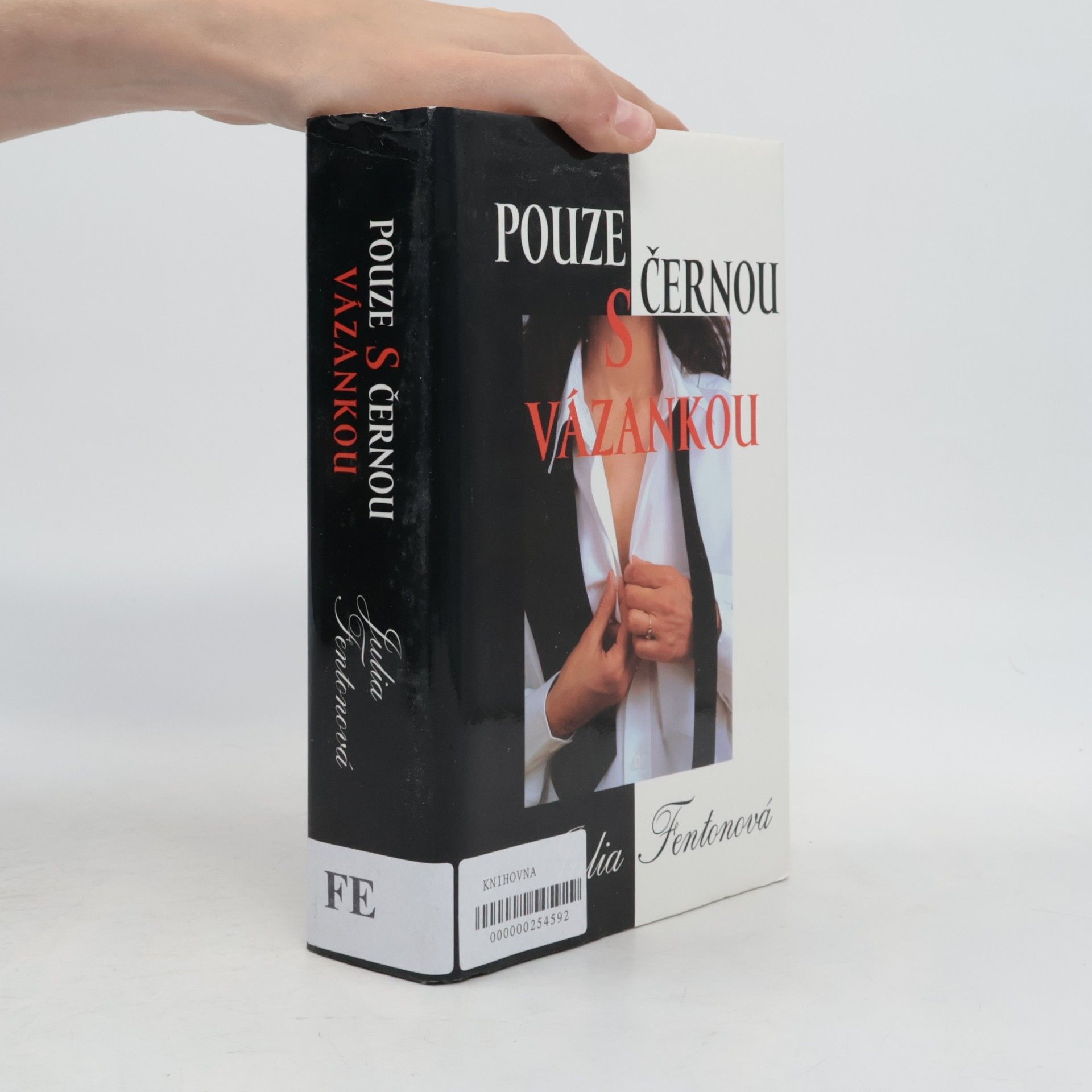 Pouze s černou vázankou