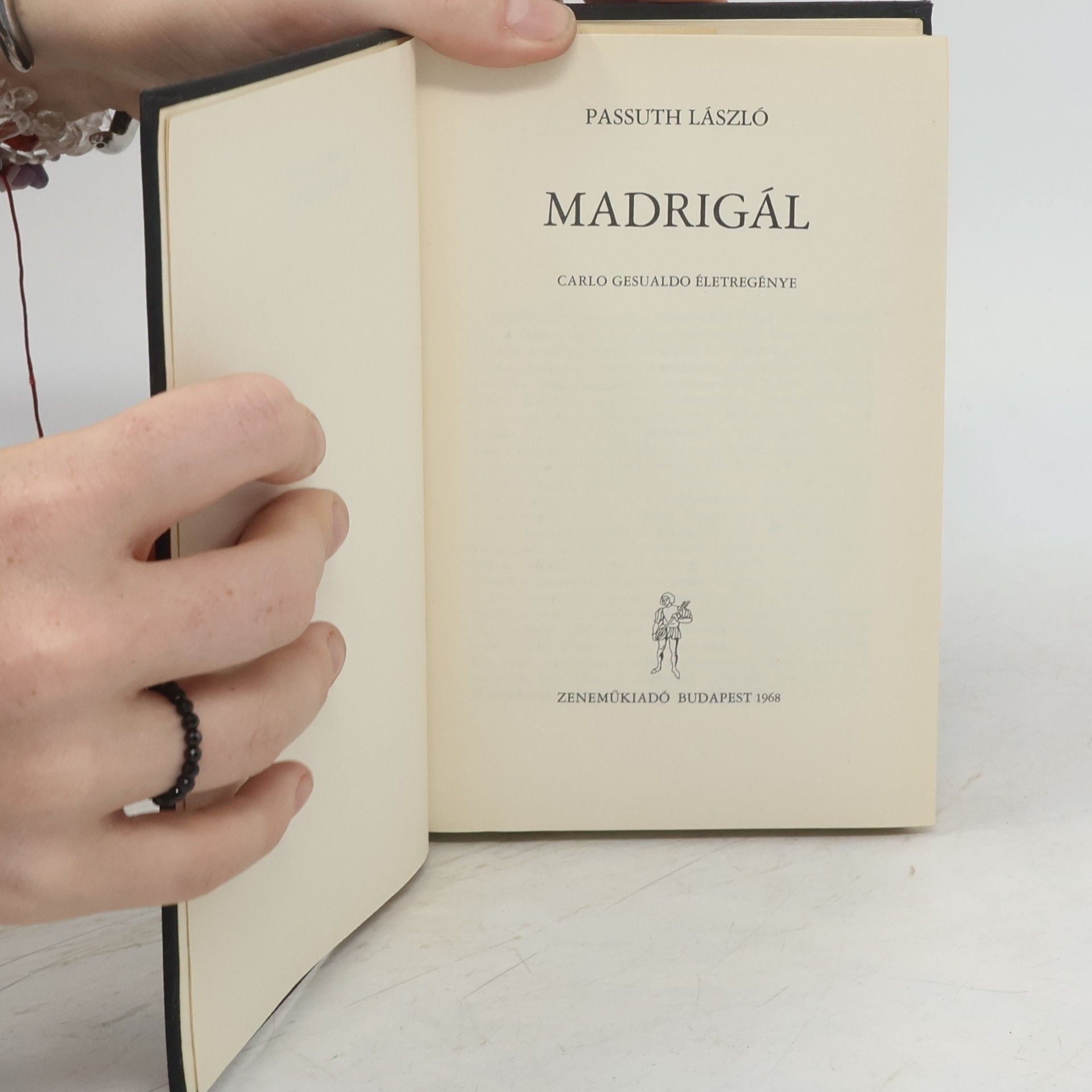 László Passuth Madrigál