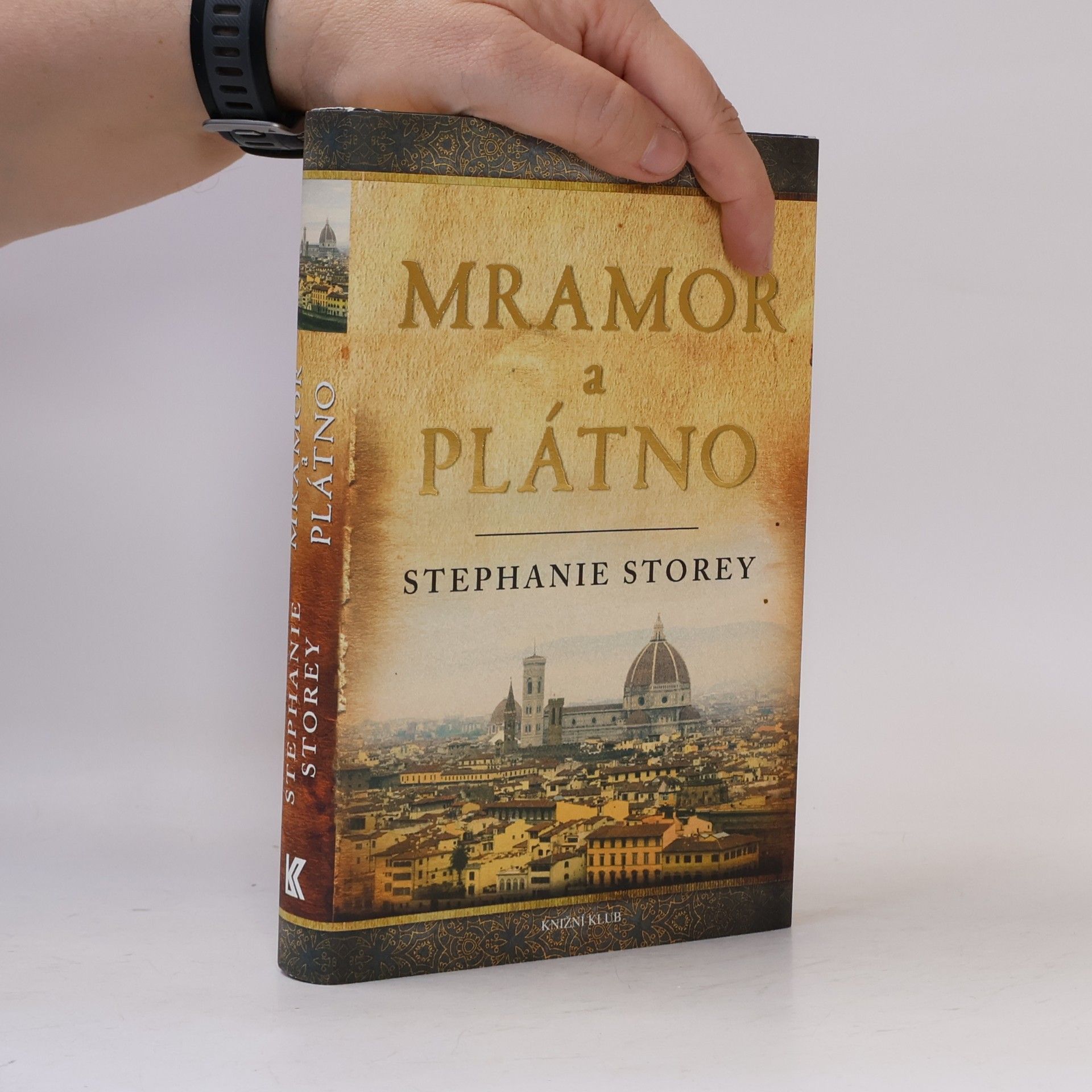 Stephanie Storey Mramor a plátno