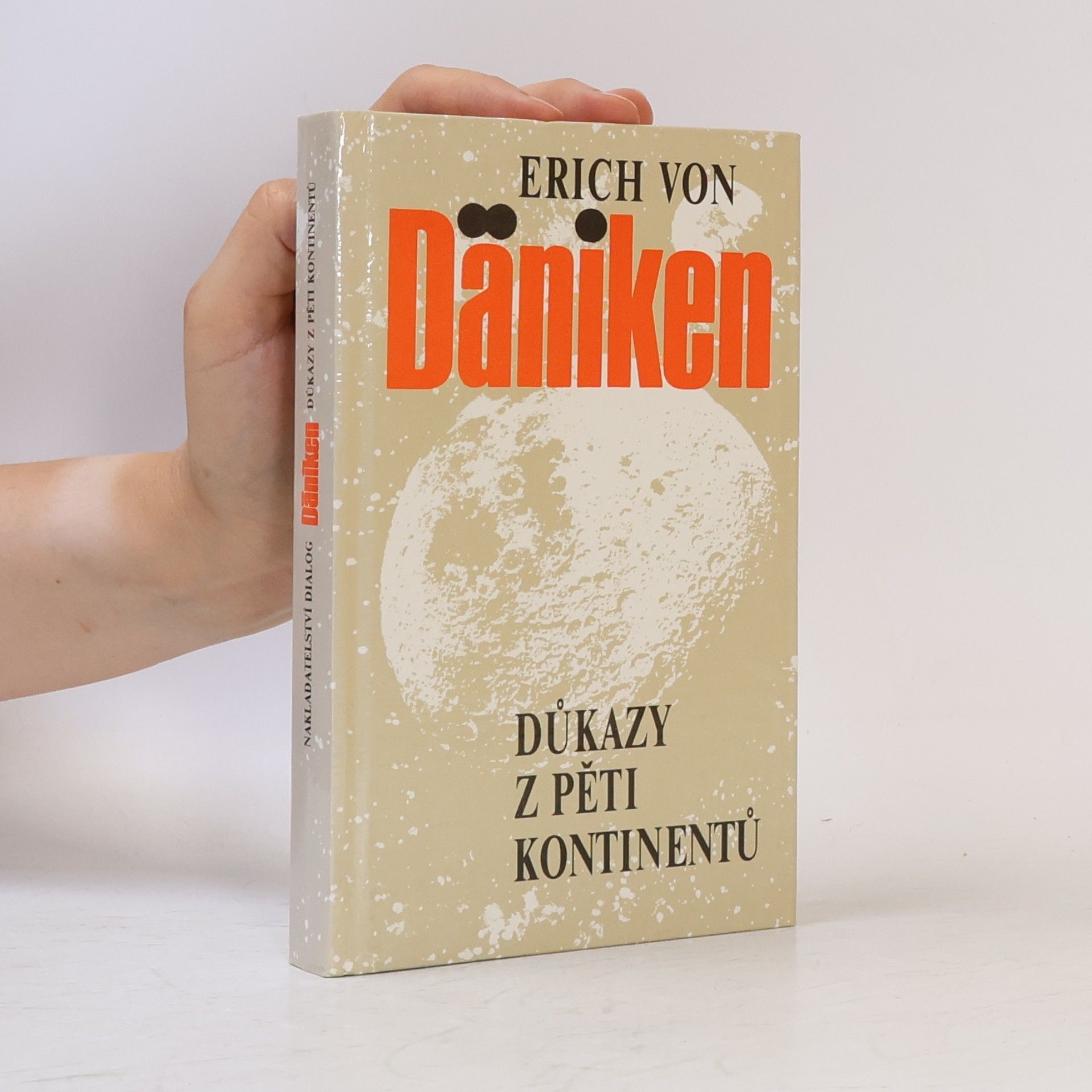 Erich von Däniken Důkazy z pěti kontinentů