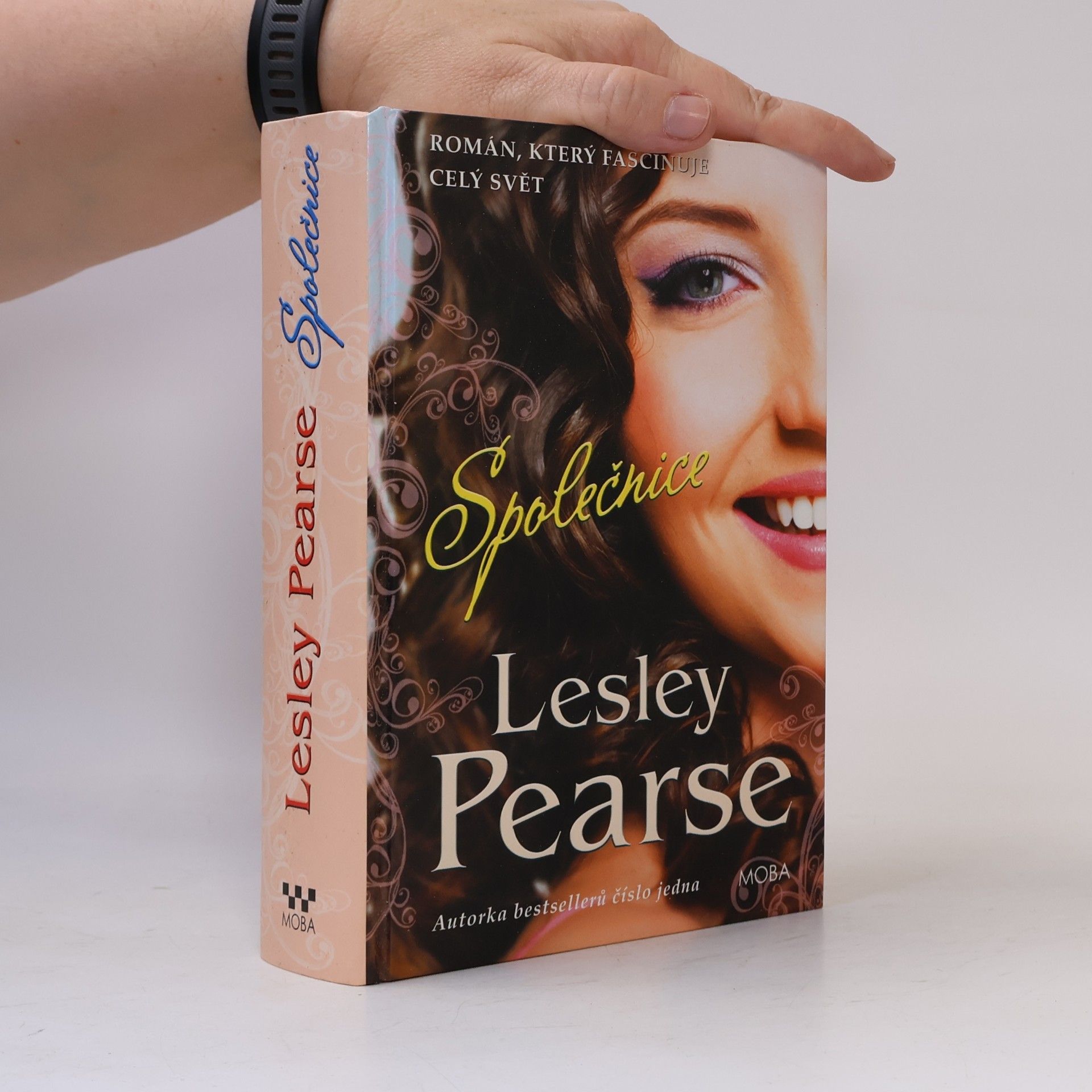 Lesley Pearse Společnice