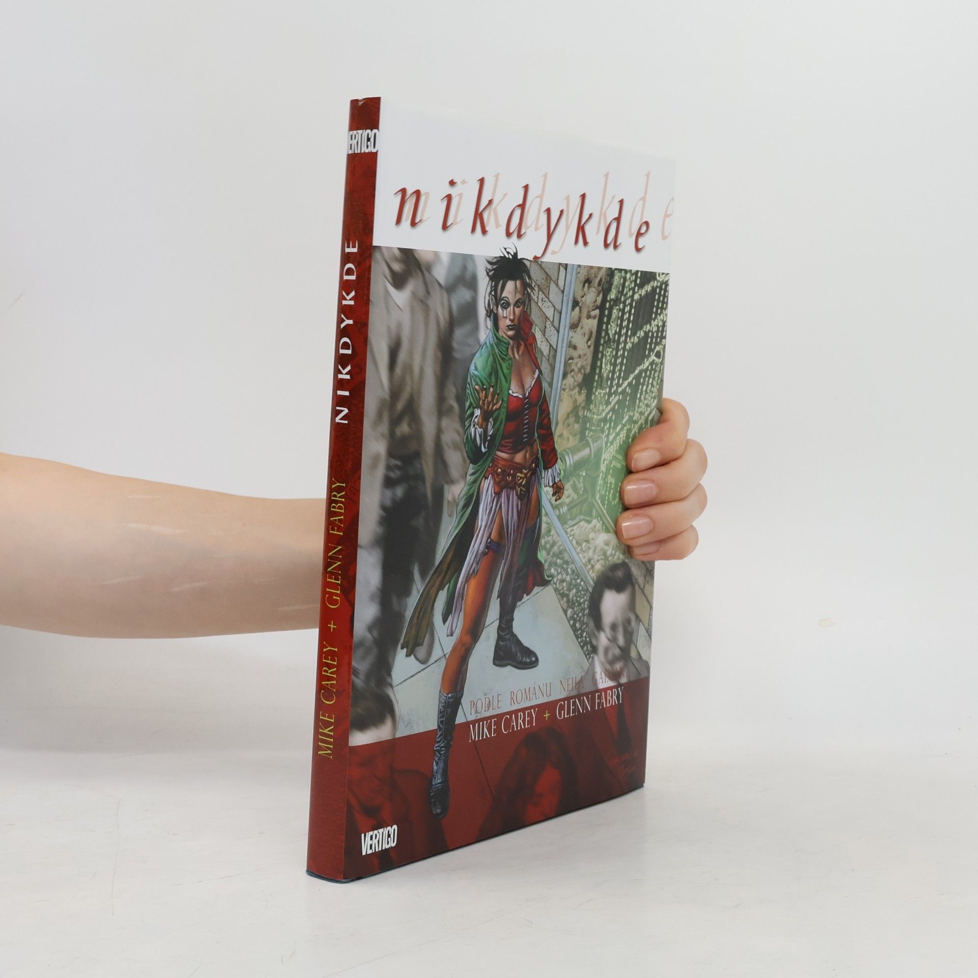 M. R. Carey Nikdykde