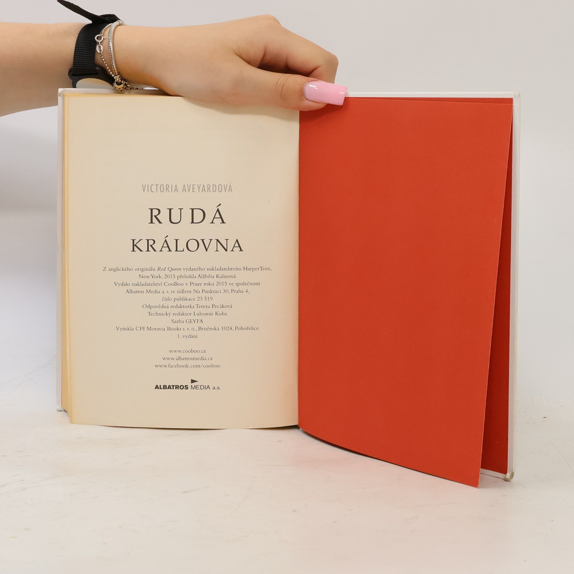 Victoria Aveyard Rudá královna. 1. díl