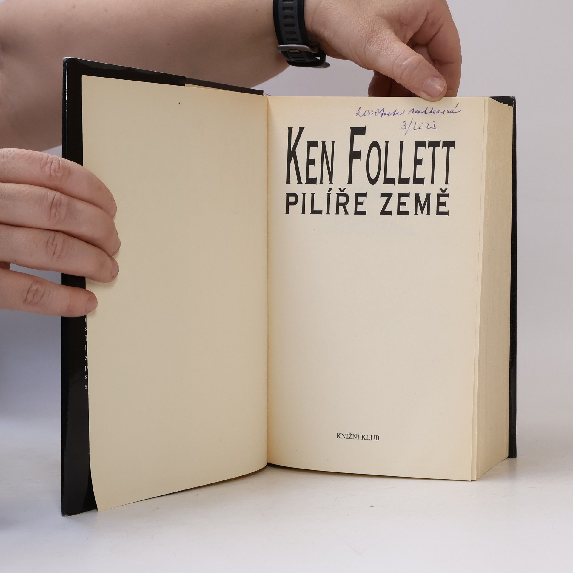 Ken Follett Pilíře země