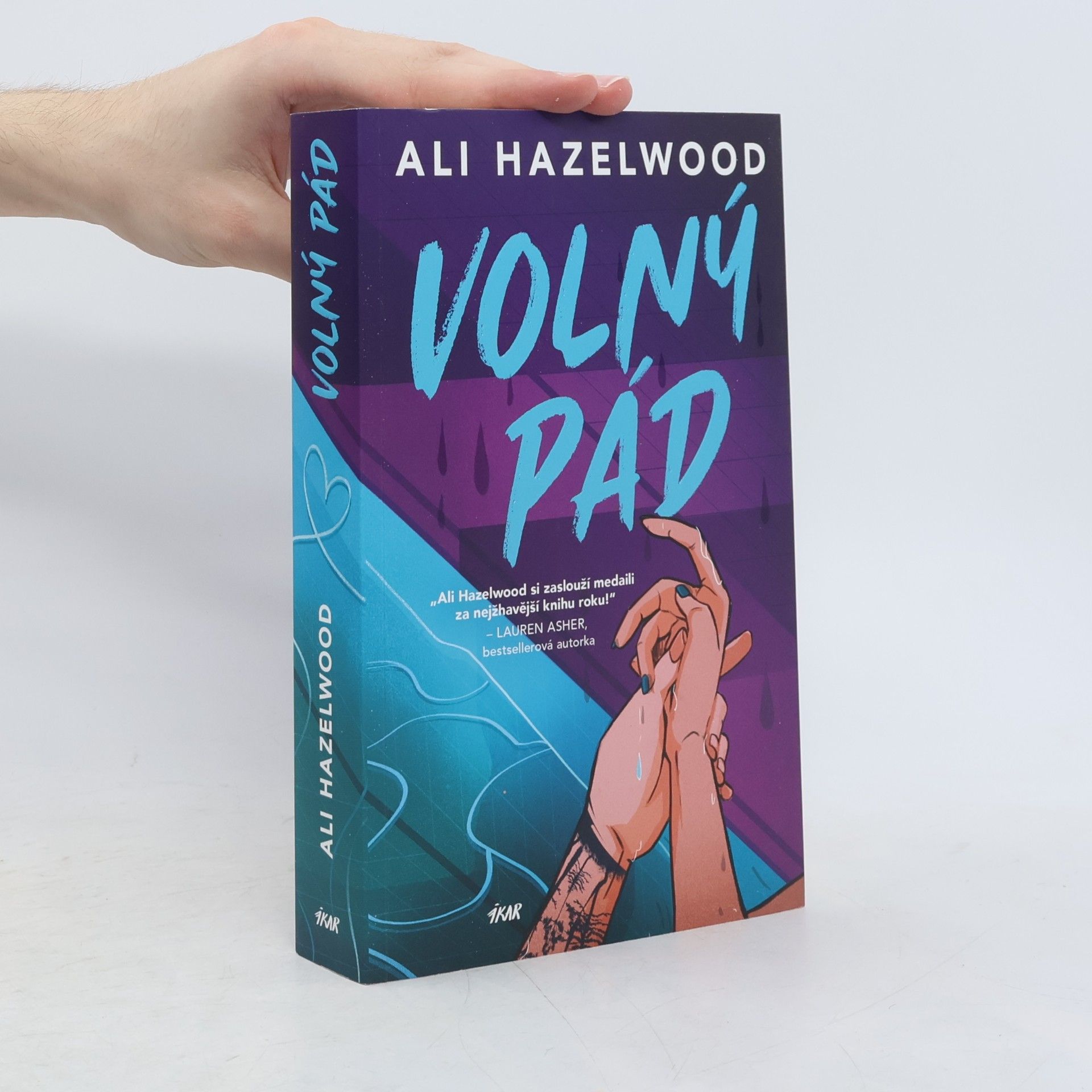Ali Hazelwood Volný pád