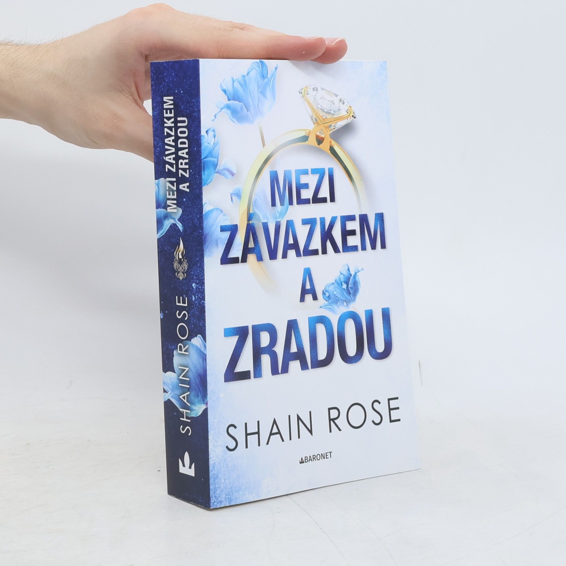 Mezi závazkem a zradou