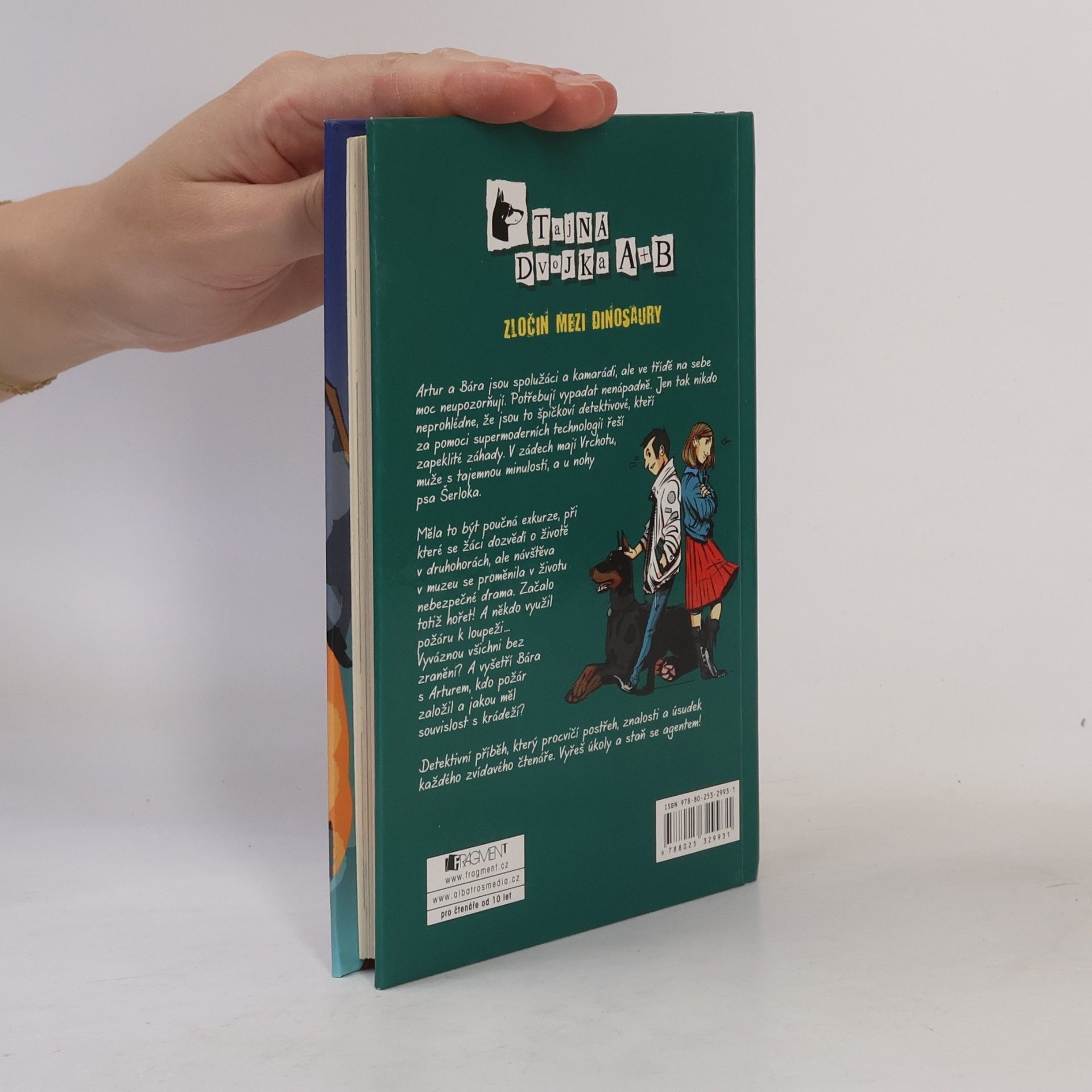 Klára Smolíková Tajná dvojka A + B. Zločin mezi dinosaury