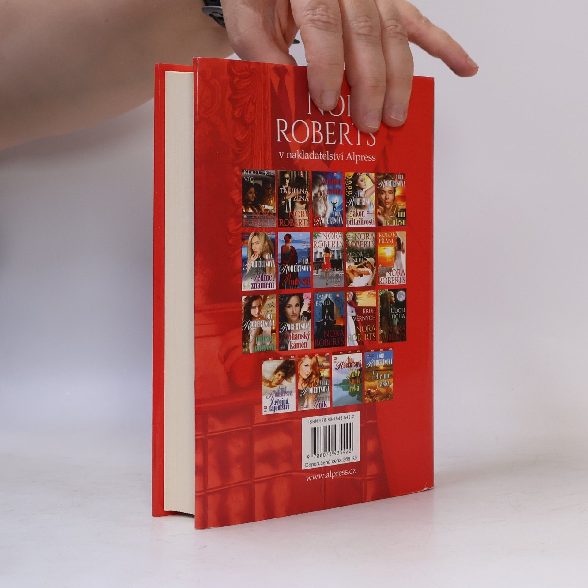 Nora Roberts Stále v tvém stínu