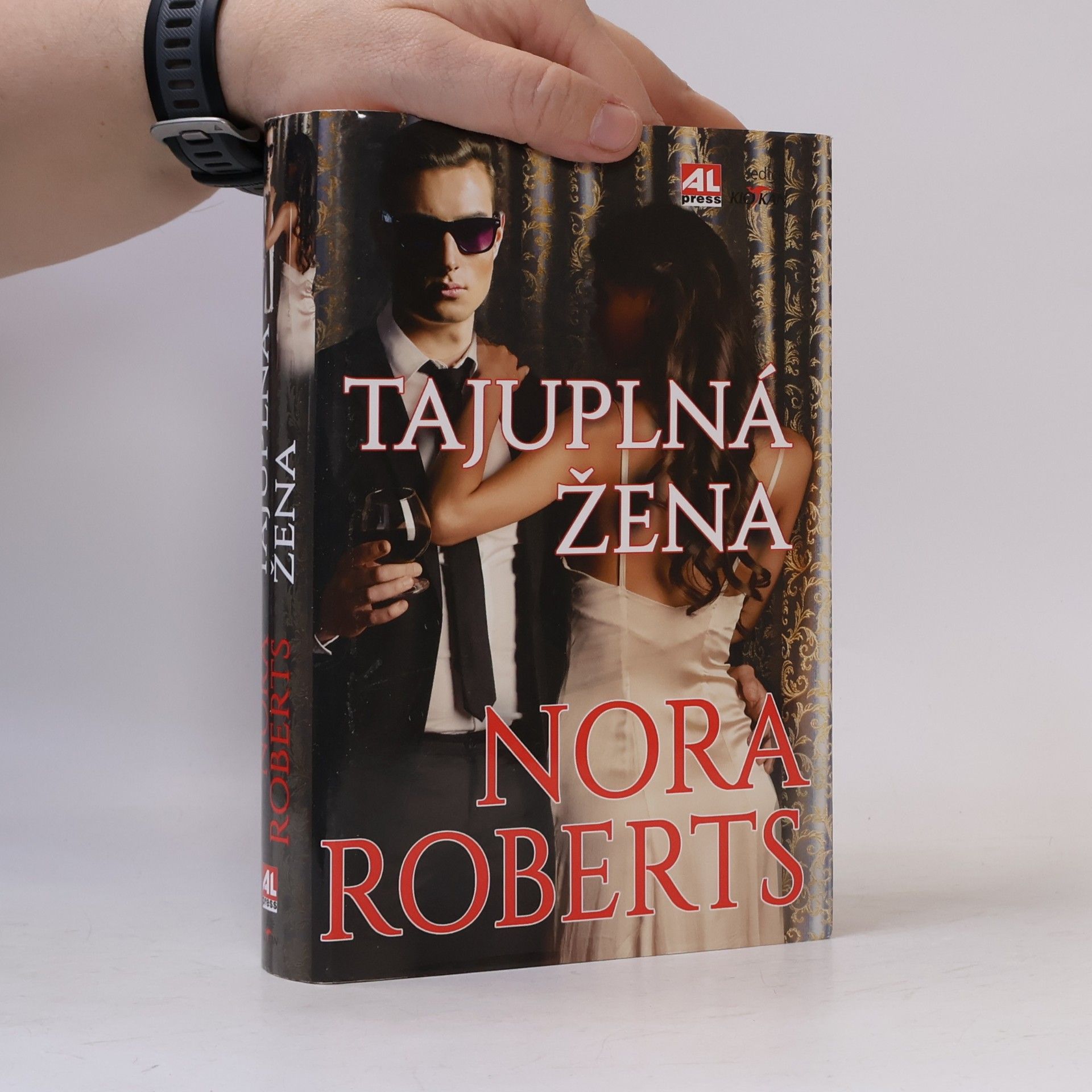 Nora Roberts Tajuplná žena