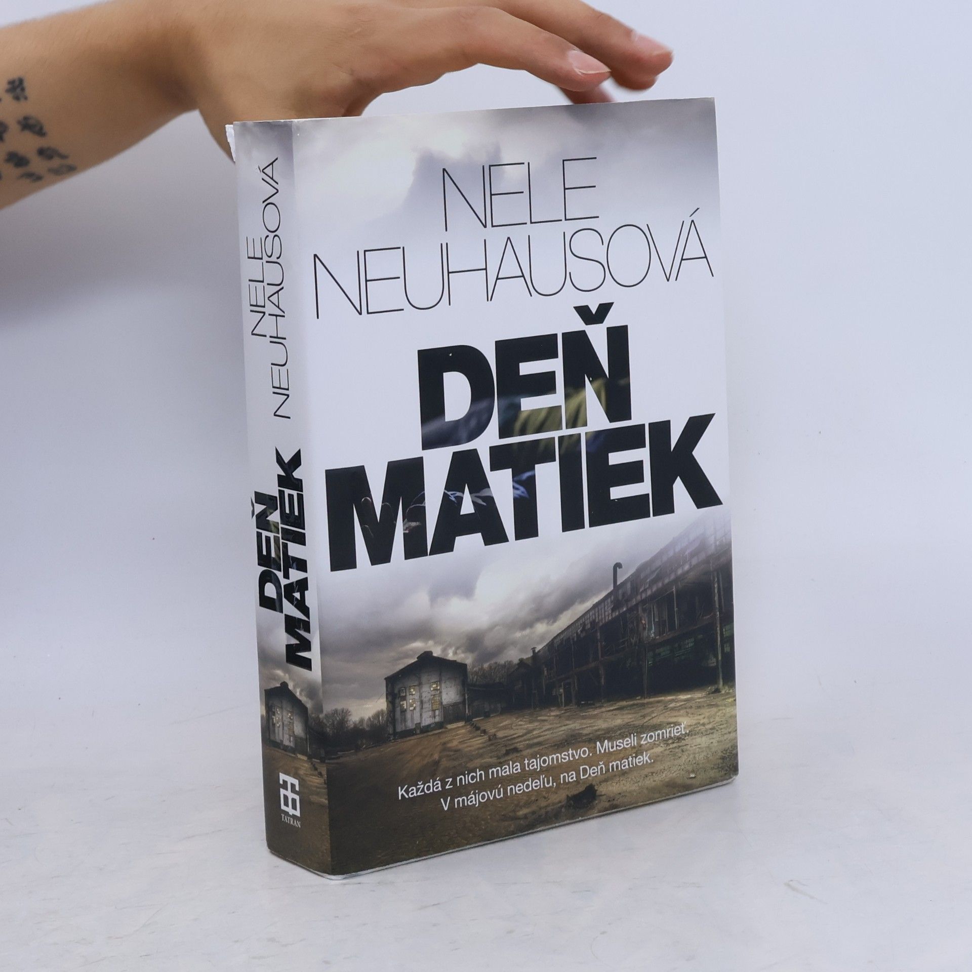 Nele Neuhaus Deň matiek