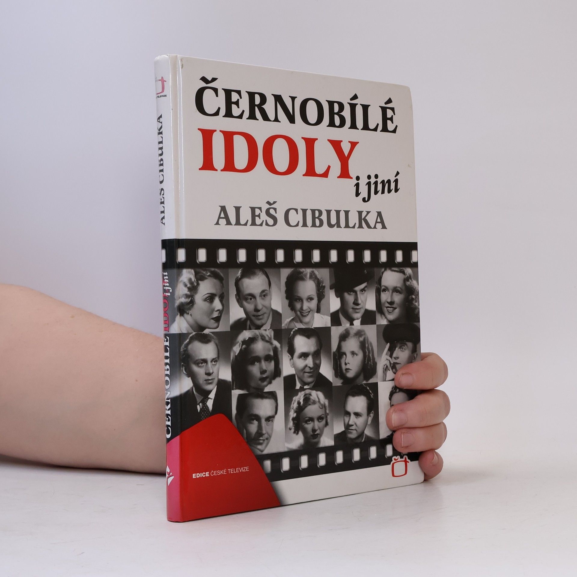 Černobílé idoly i jiní