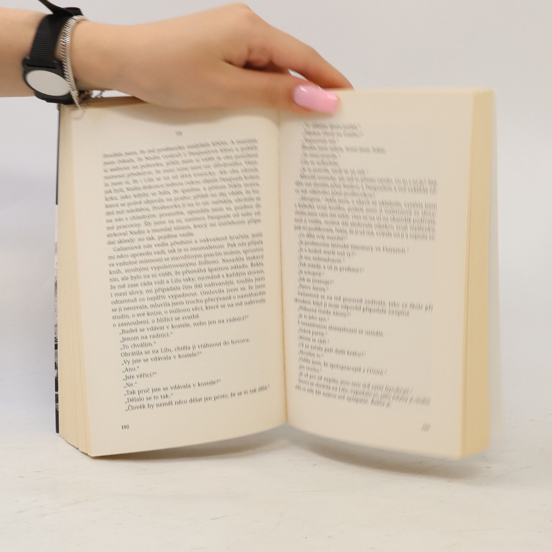 Elena Ferrante Geniální přítelkyně 3. Příběh těch, co odcházejí, a těch, kteří zůstanou