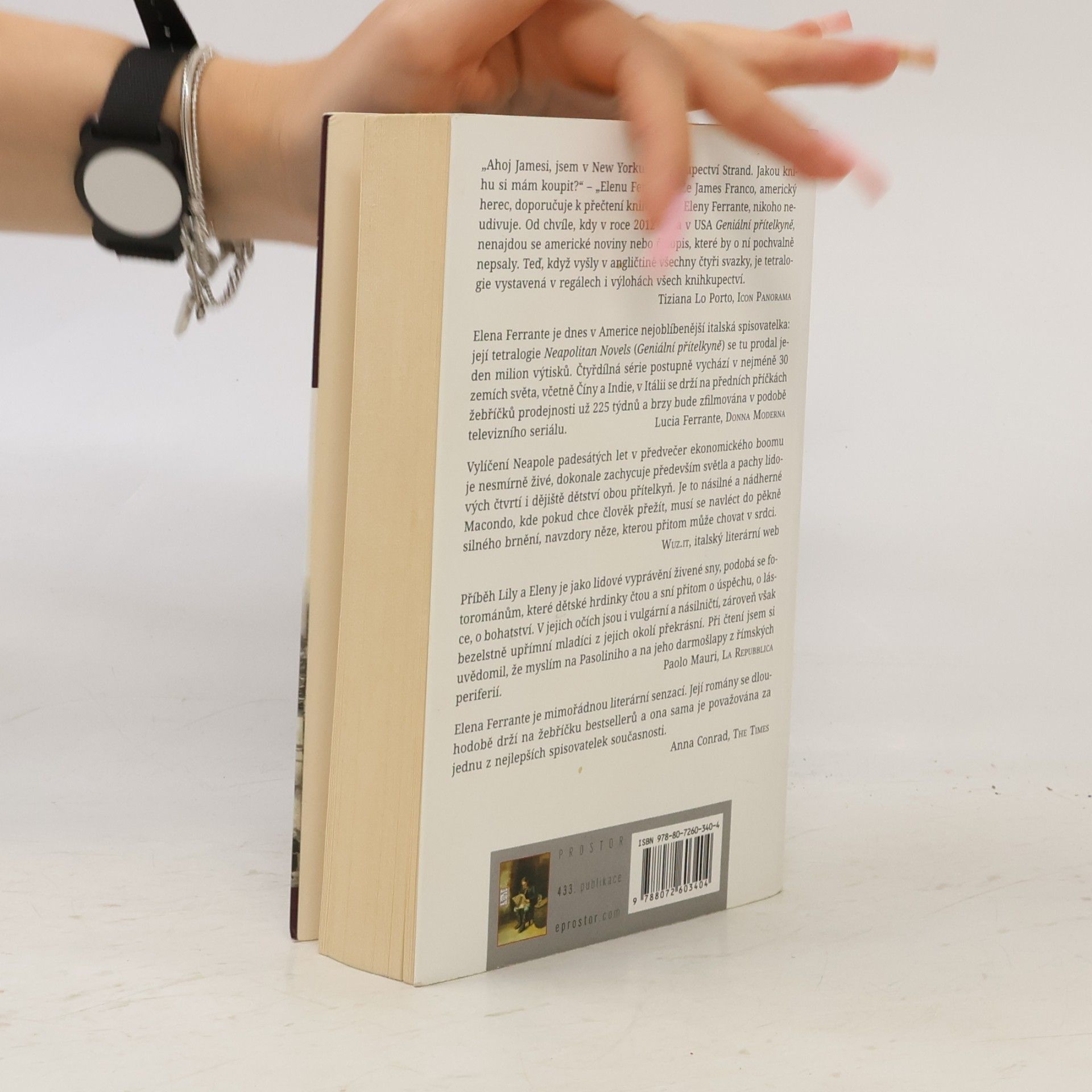Elena Ferrante Geniální přítelkyně 1. Dětství a dospívání
