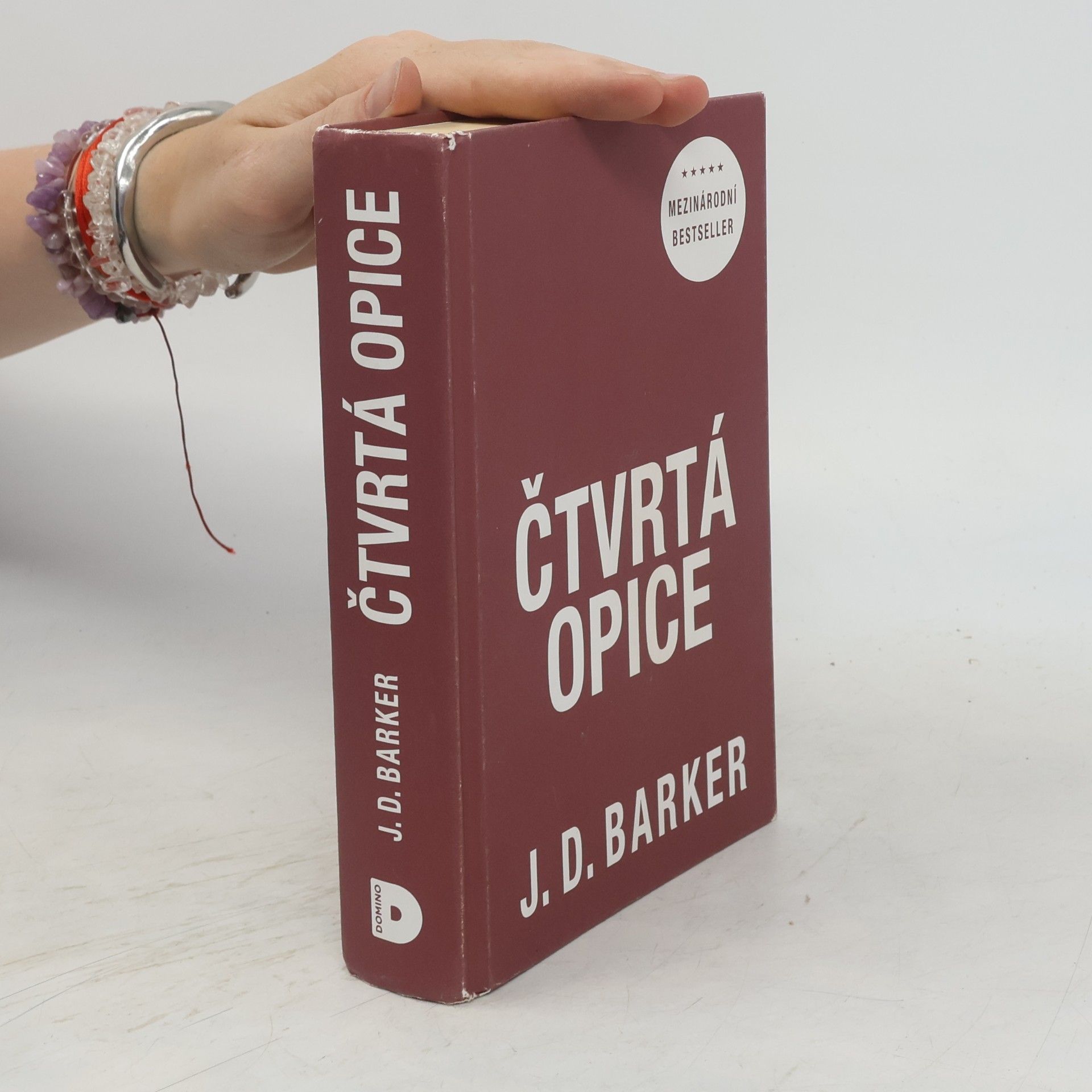 J. D. Barker Čtvrtá opice