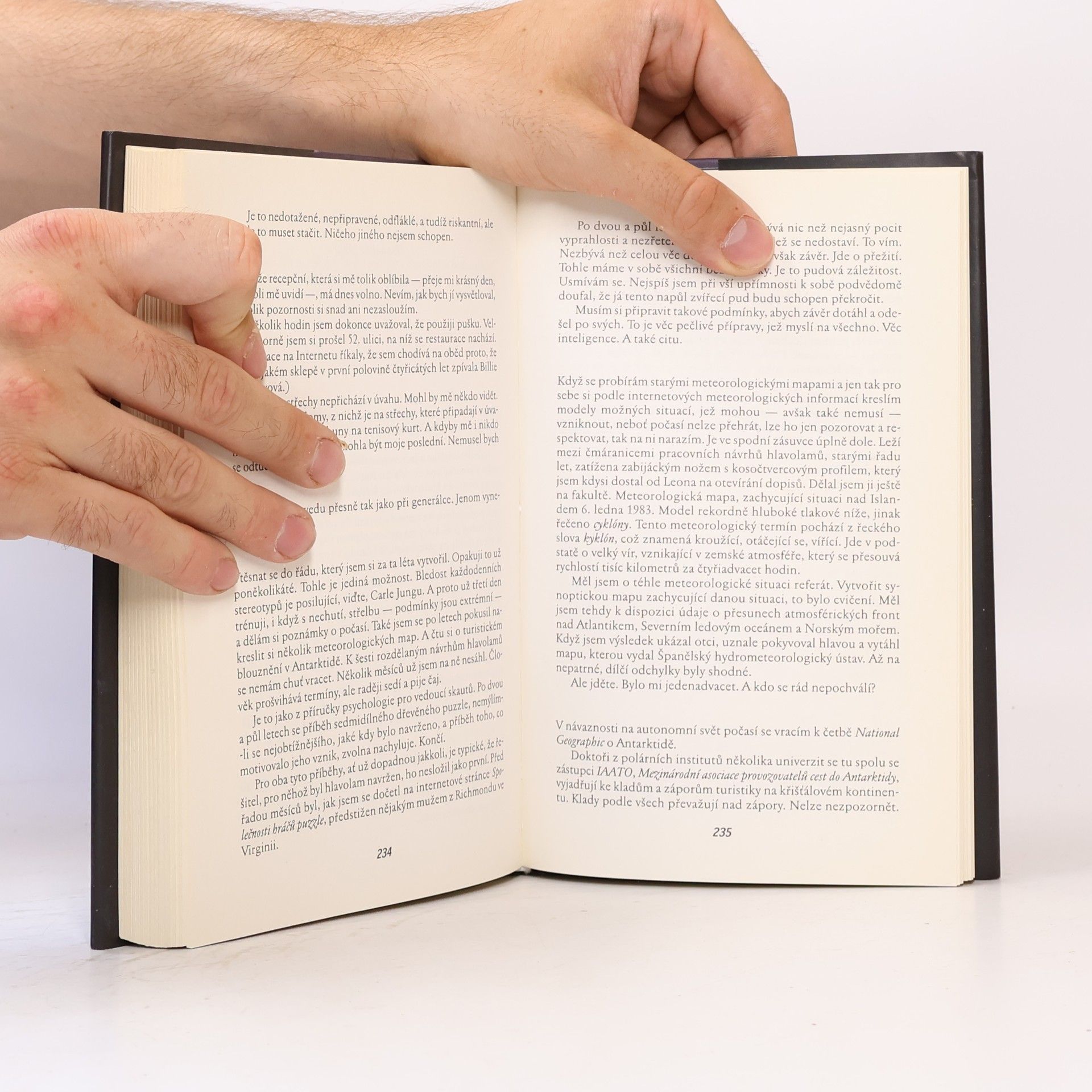 Roman Ludva Jezdci pod slunečníkem