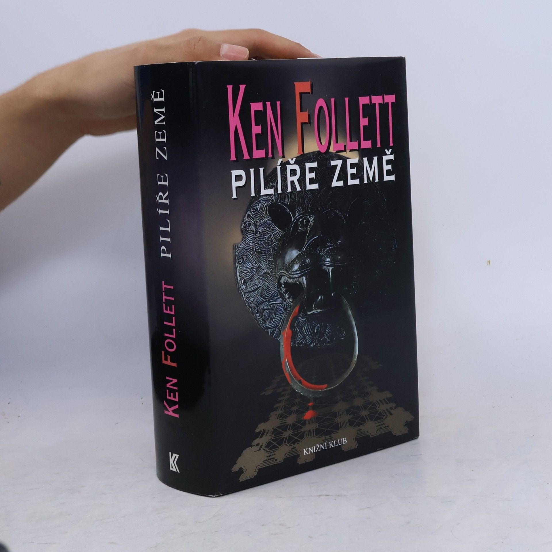 Ken Follett Pilíře země