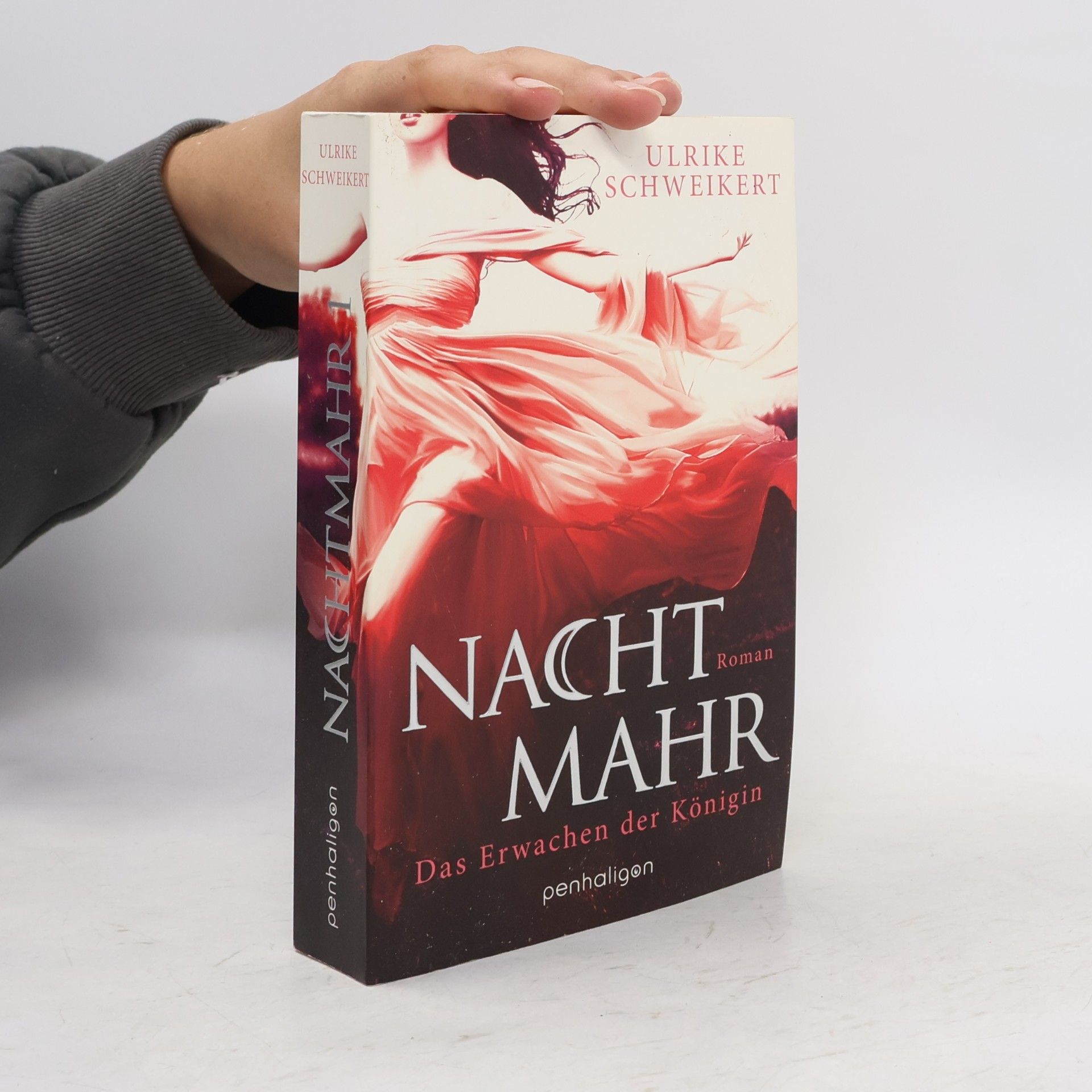 Ulrike Schweikert Nachtmahr, Das Erwachen der Königin