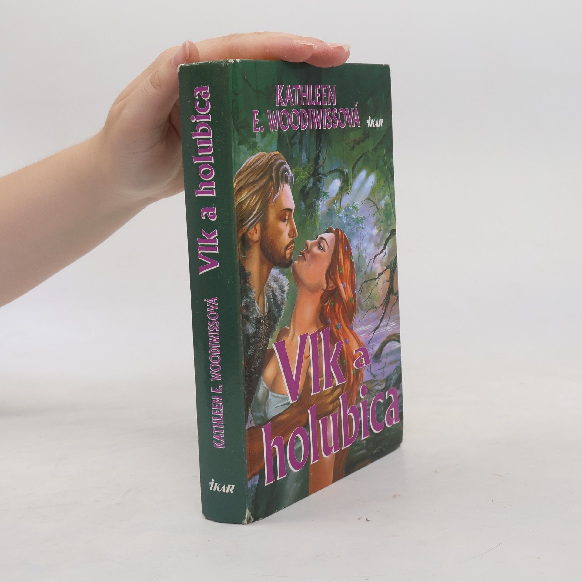 Kathleen E. Woodiwiss Vlk a holubica