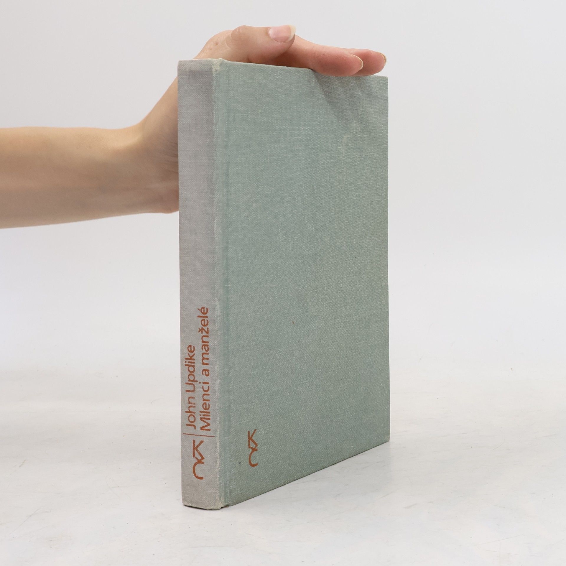 John Updike Milenci a manželé