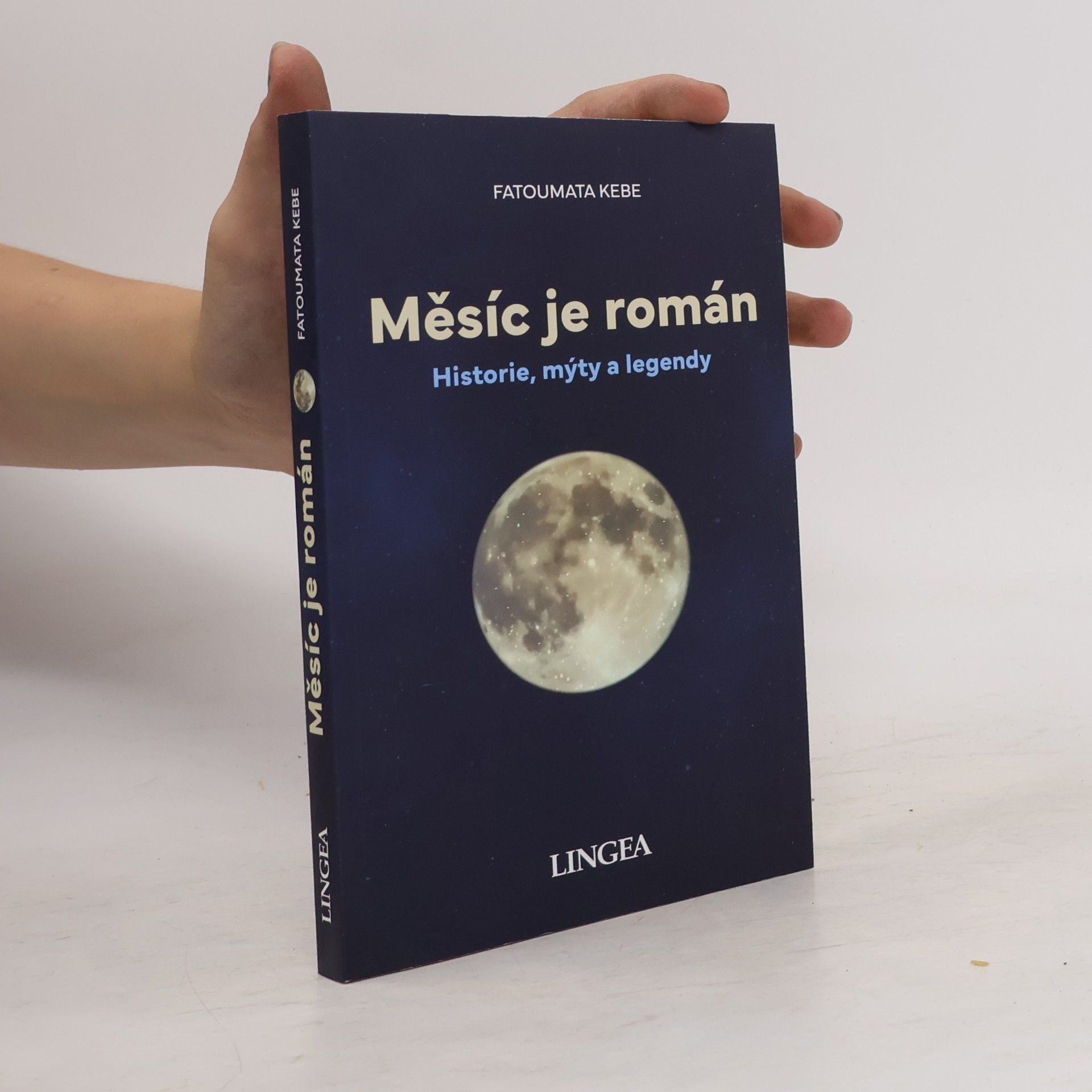 Fatoumata Kebe Měsíc je román