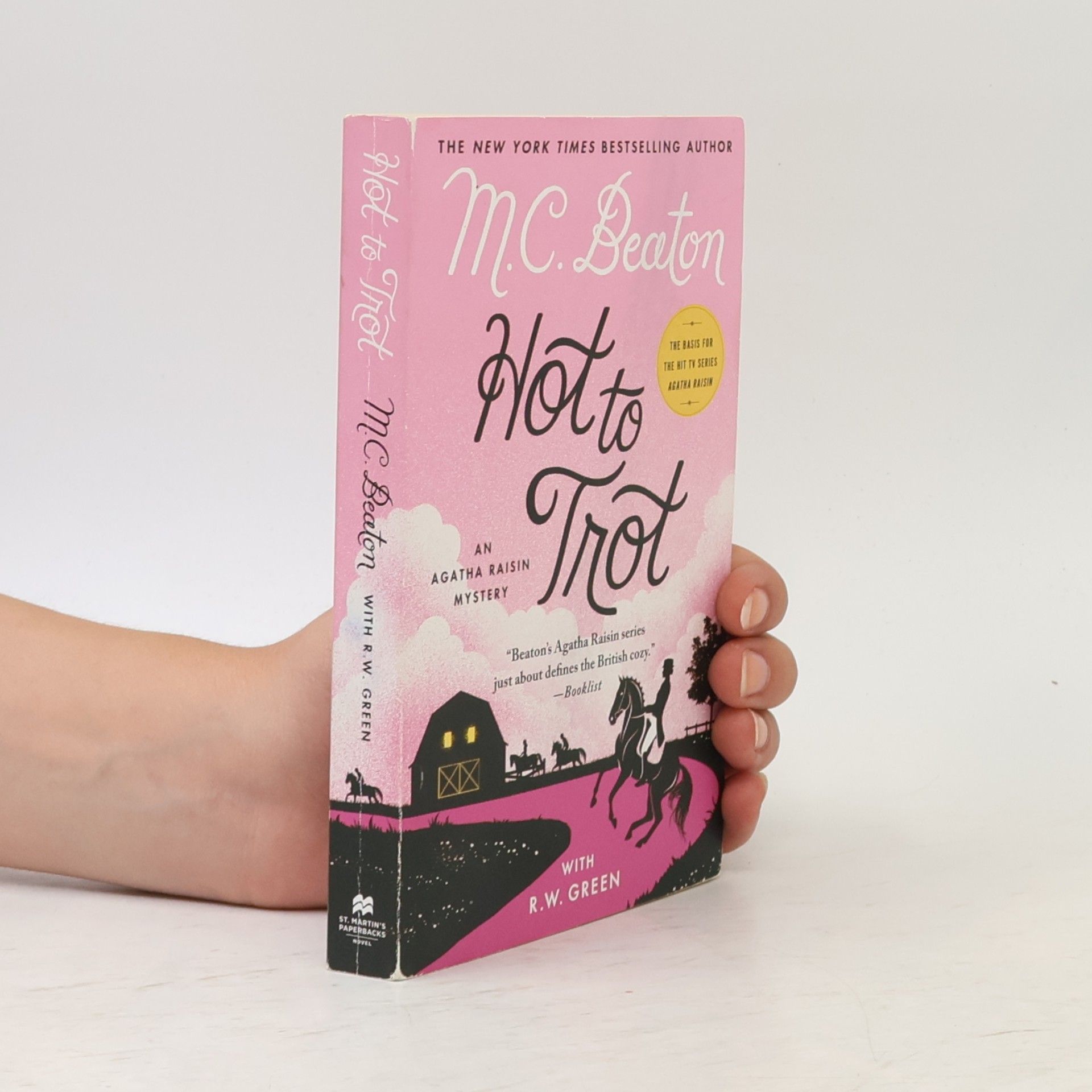 Marion Chesney Hot to Trot: An Agatha Raisin Mystery