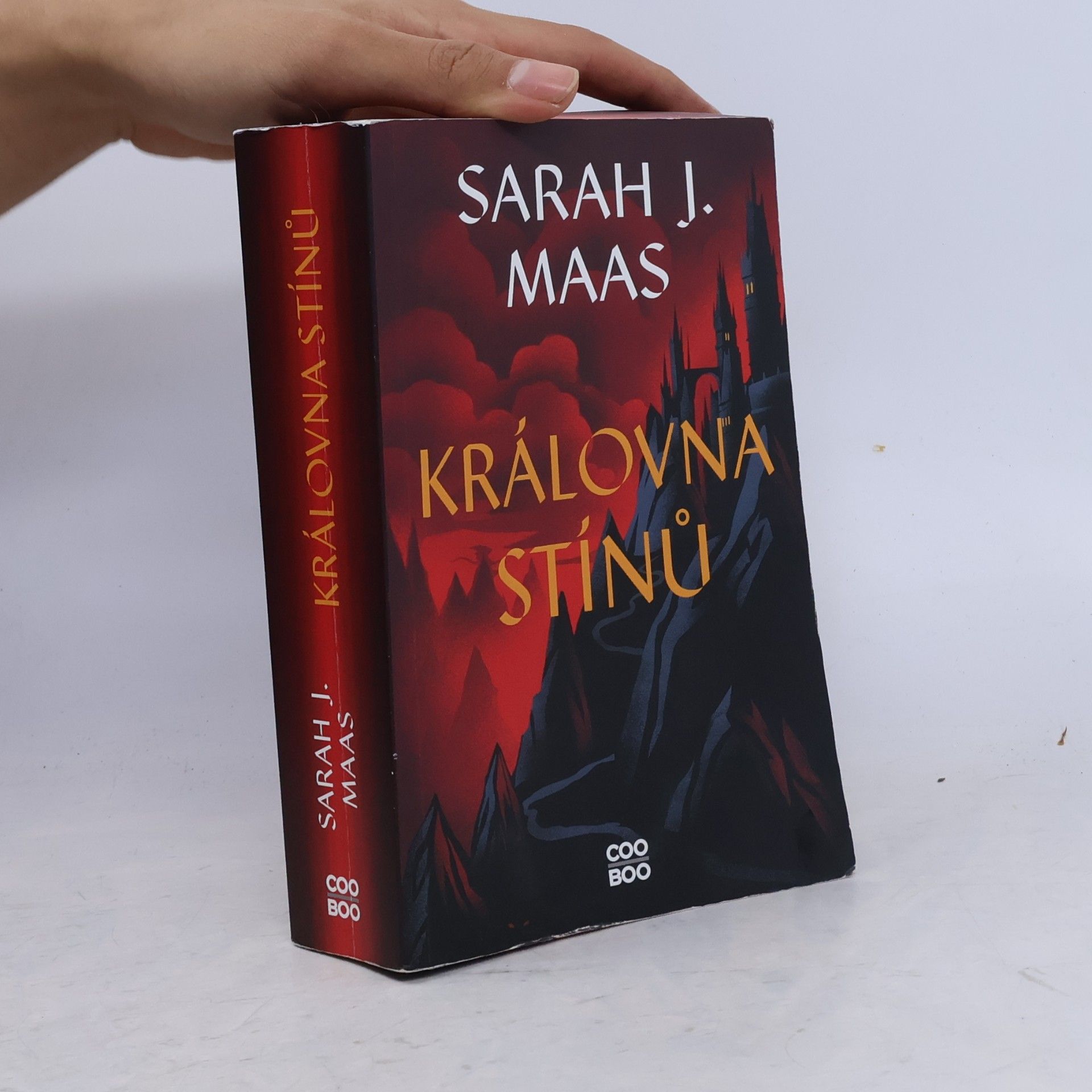 Sarah J. Maas Královna stínů