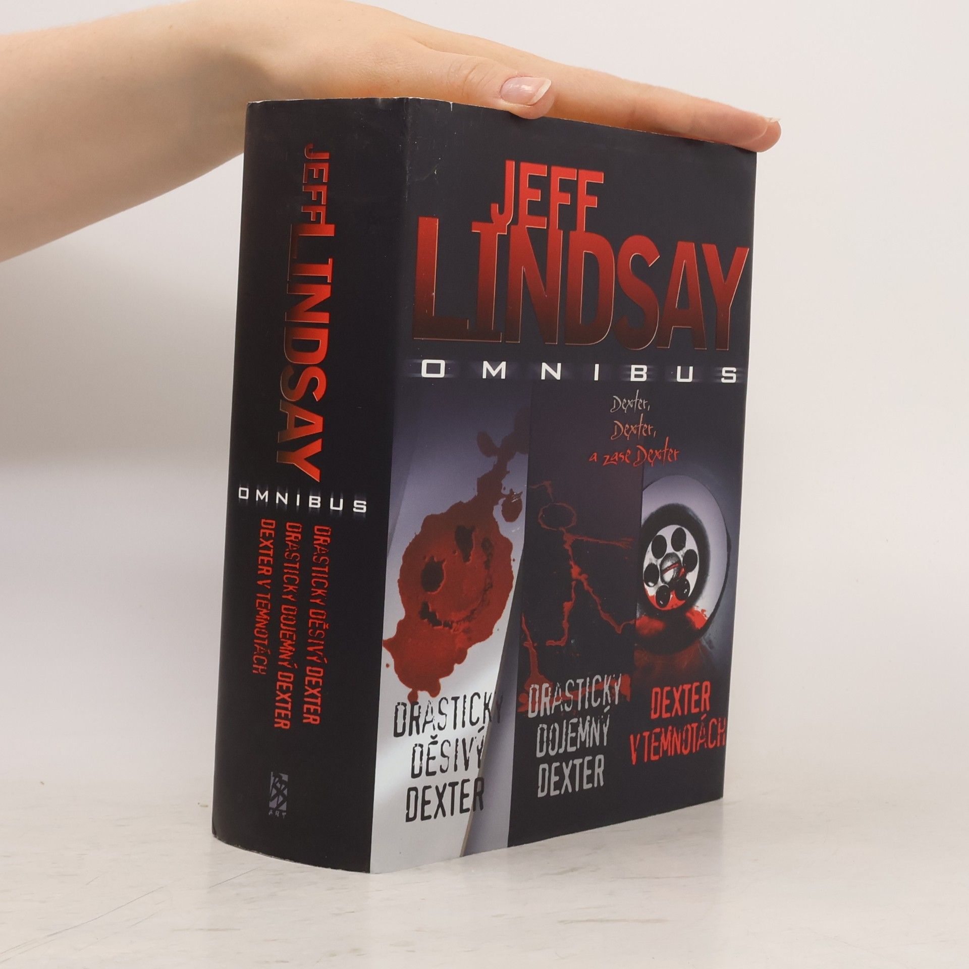 Jeff Lindsay omnibus. V hlavní roli Dexter Morgan