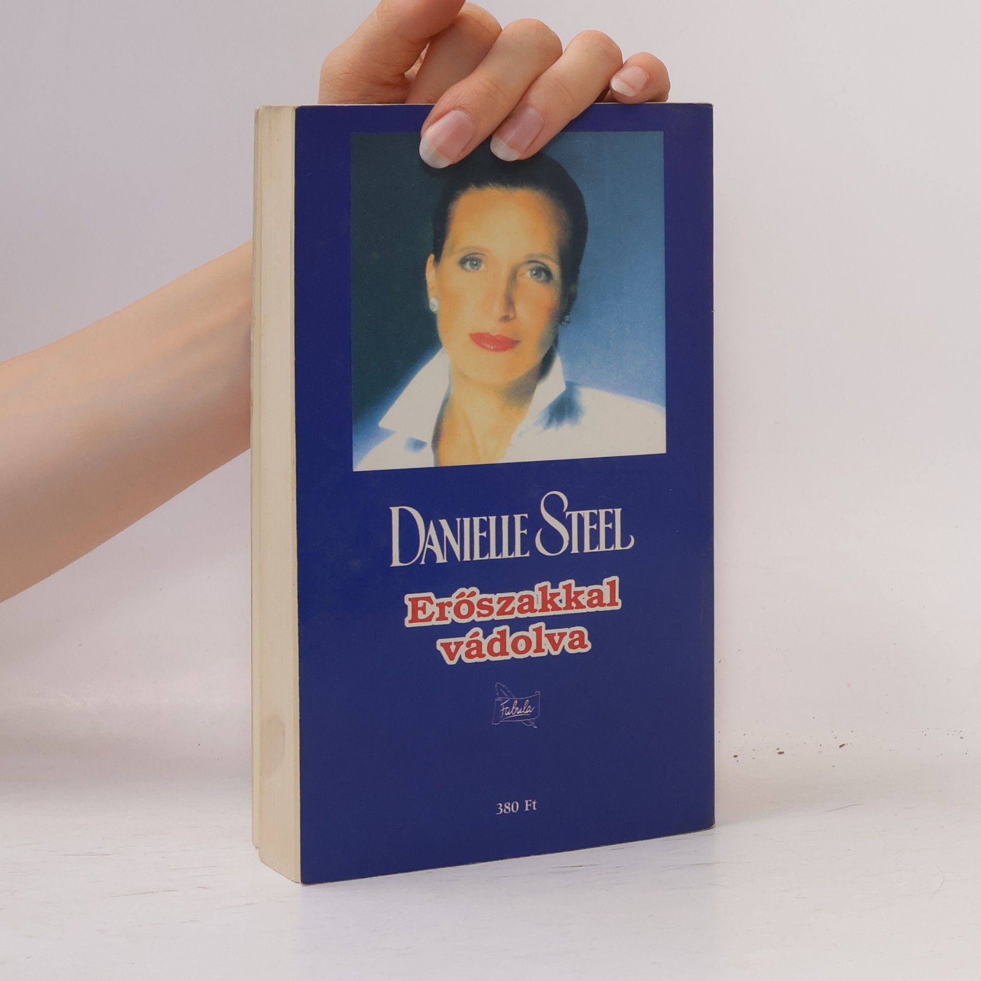 Danielle Steel Erőszakkal vádolva