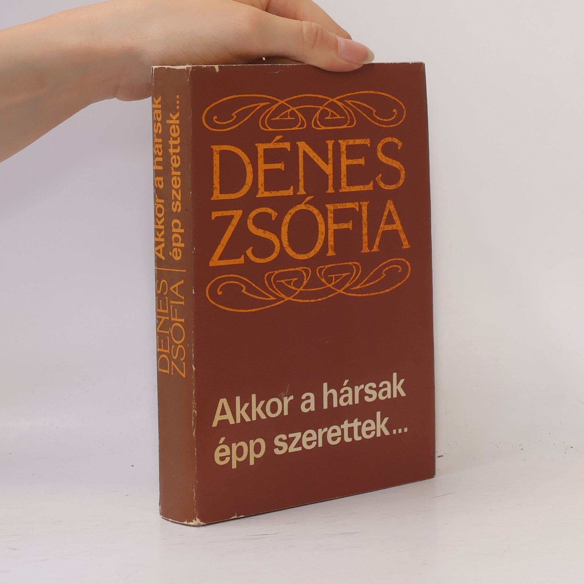 Zsófia Dénes Akkor a hársak épp szerettek...
