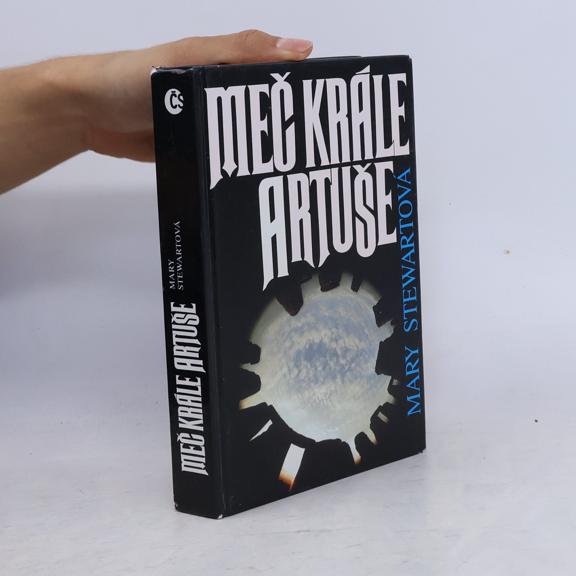 Mary Stewart Meč krále Artuše
