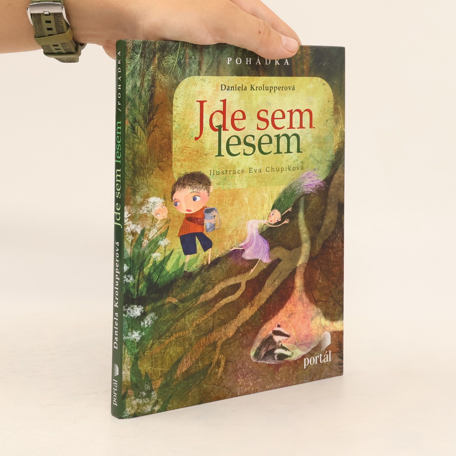 Daniela Krolupperová Jde sem lesem