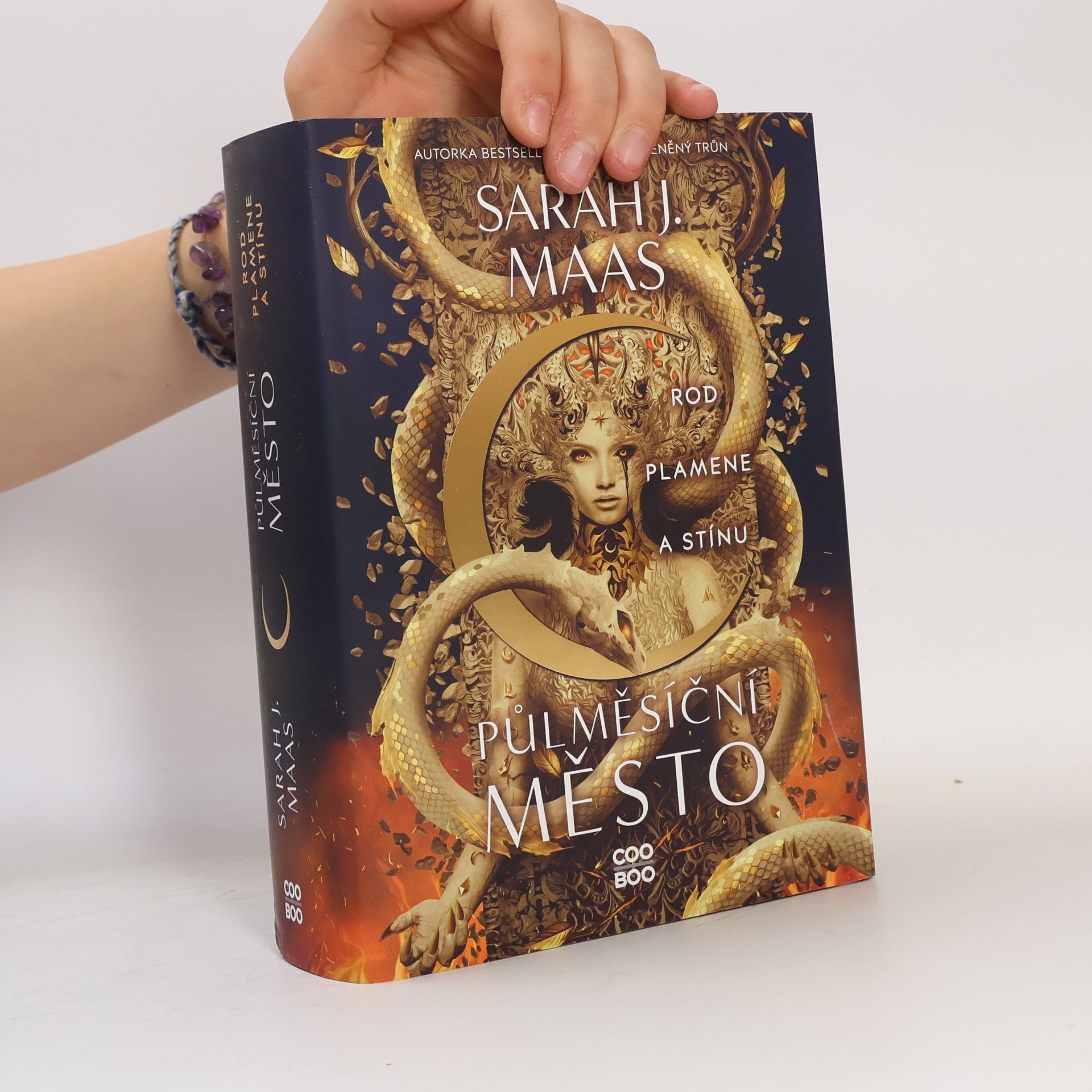 Sarah J. Maas Půlměsíční město. Rod plamene a stínu