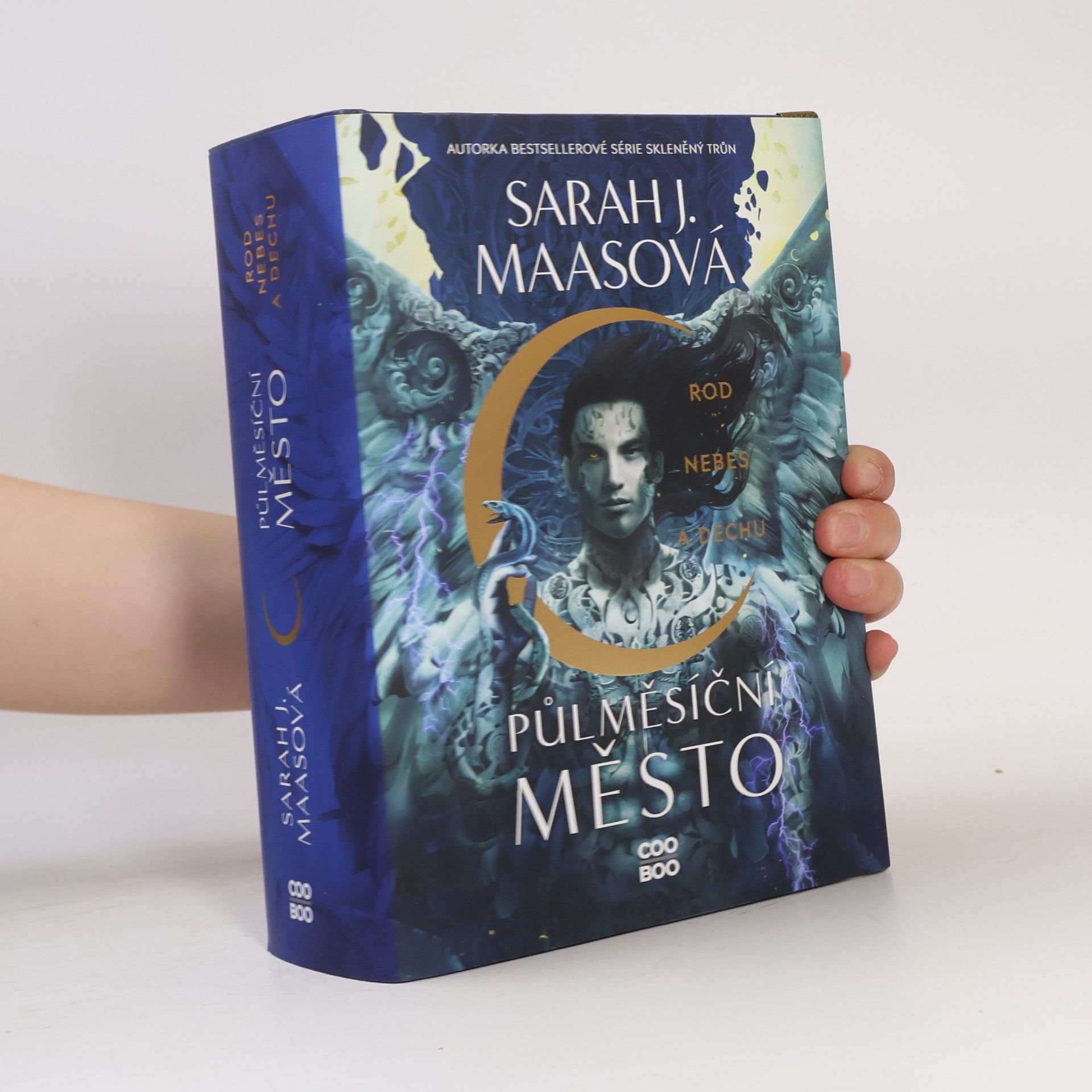 Sarah J. Maas Půlměsíční město. Rod nebes a dechu