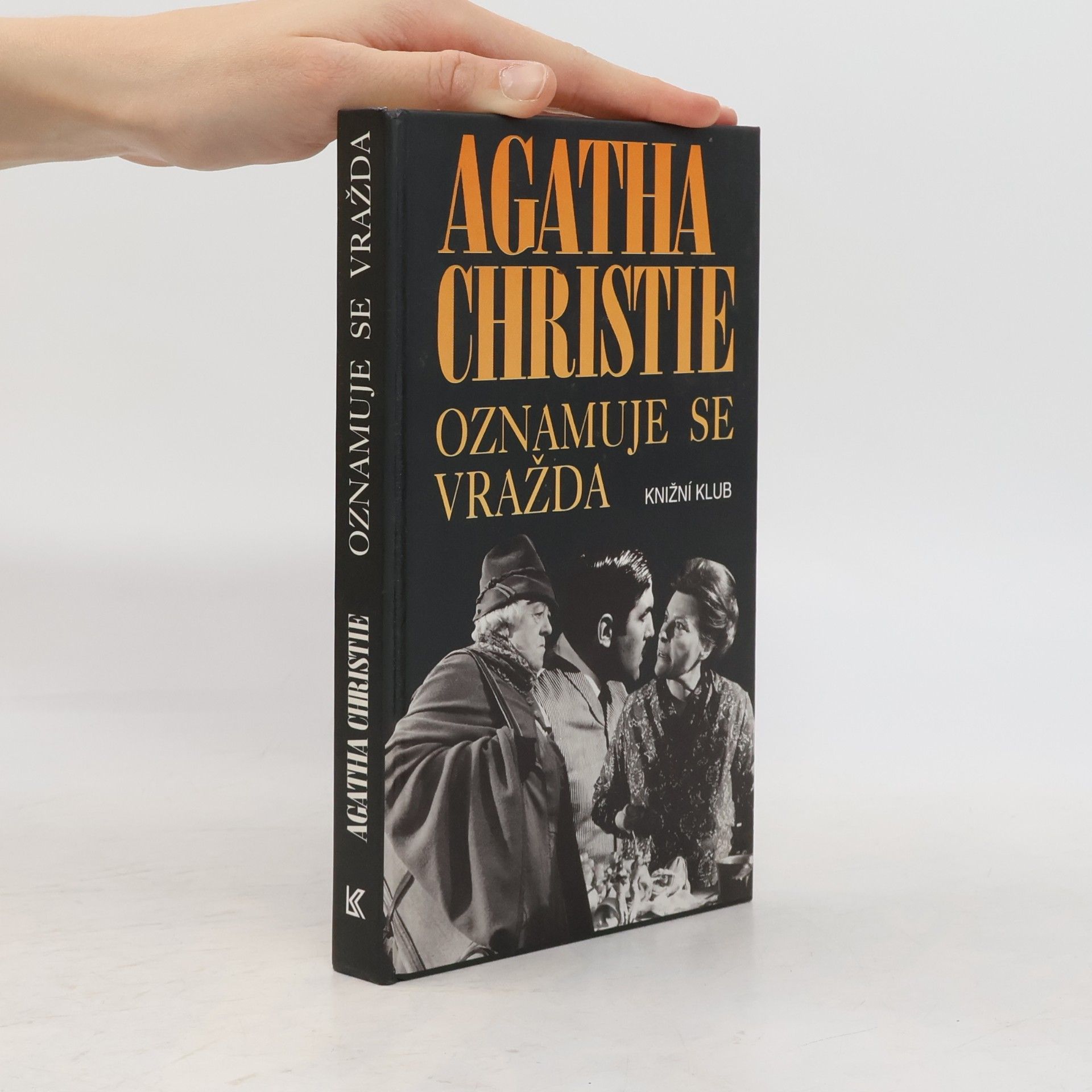 Agatha Christie Oznamuje se vražda