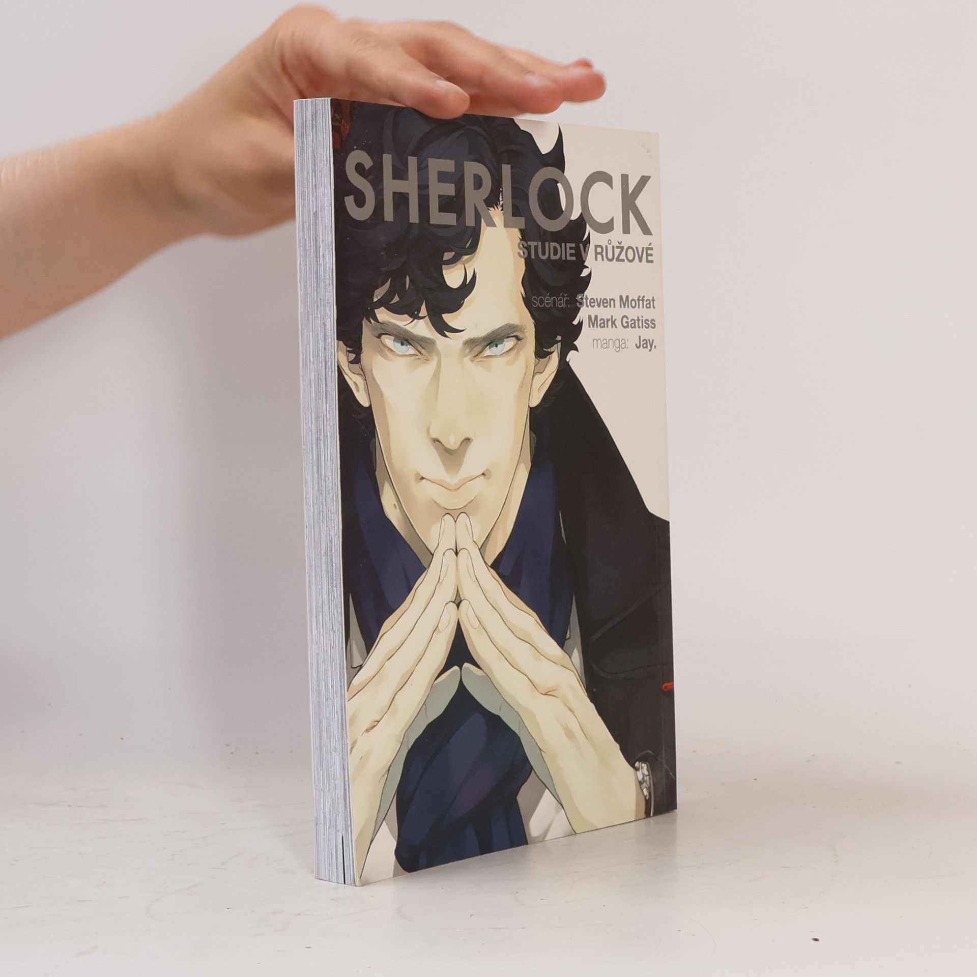 Mark Gatiss Sherlock. Studie v růžové