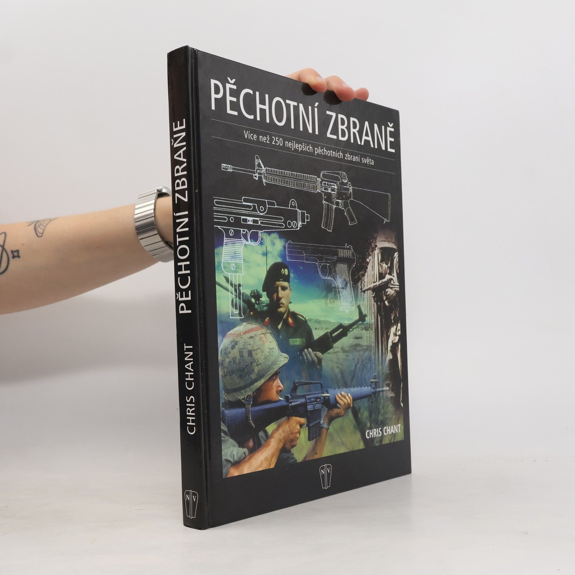 Christopher Chant Pěchotní zbraně : více než 250 nejlepších pěchotních zbraní světa