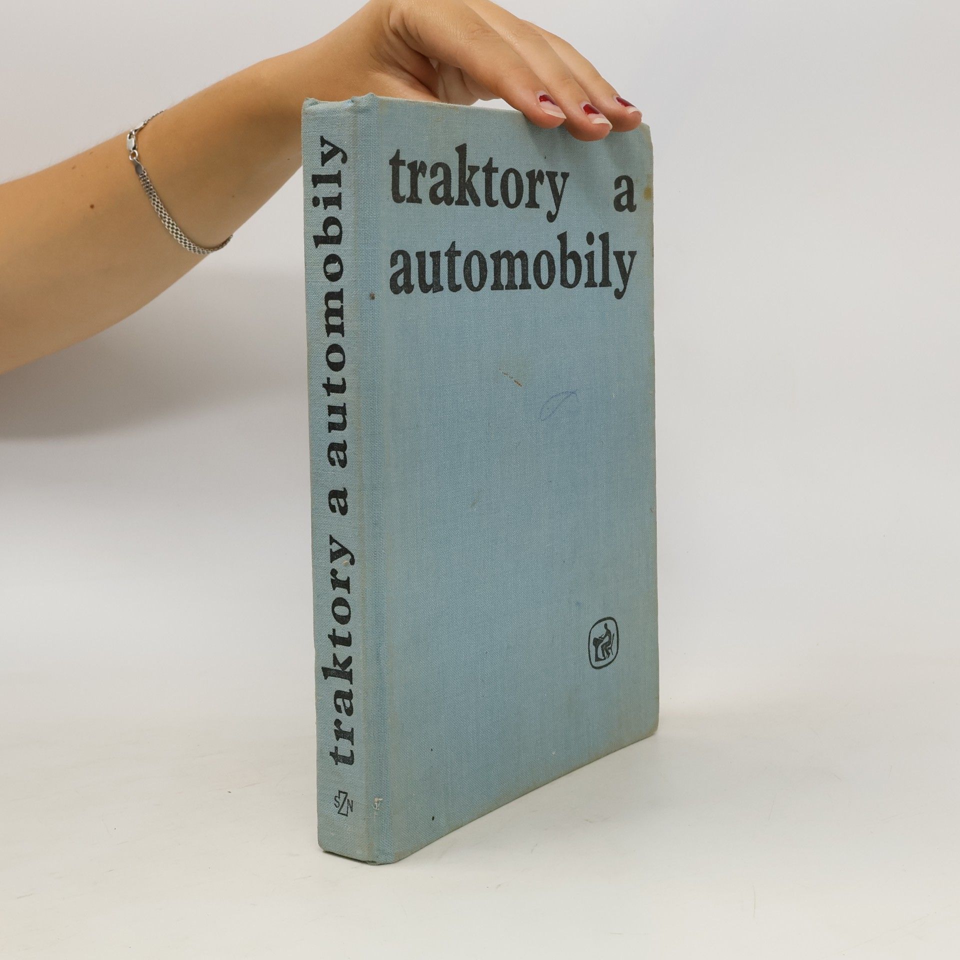 Autores varios Traktory a automobily