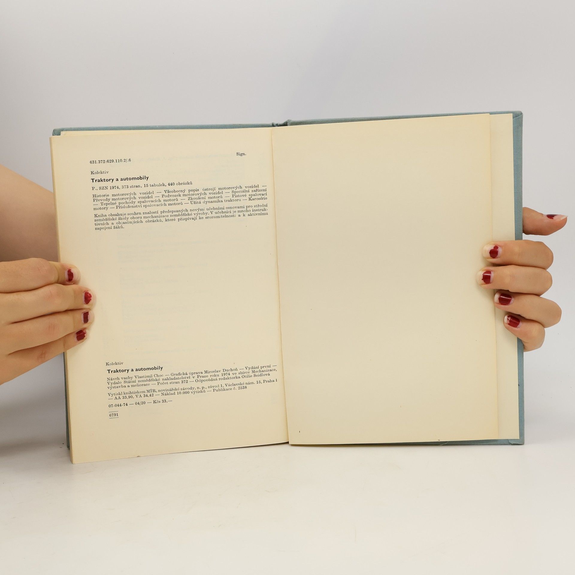 Autores varios Traktory a automobily