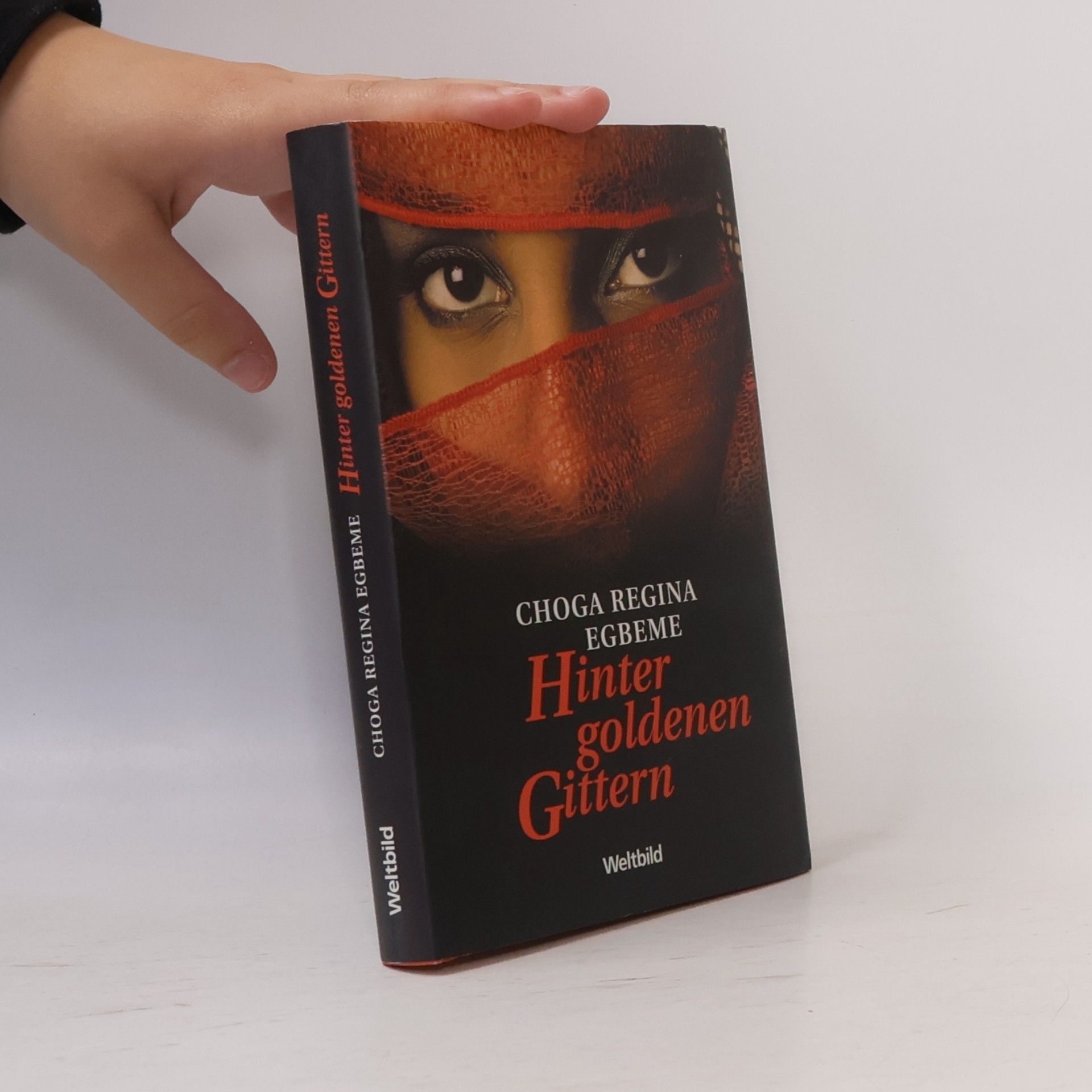 Choga Regina Egbeme Hinter goldenen Gittern