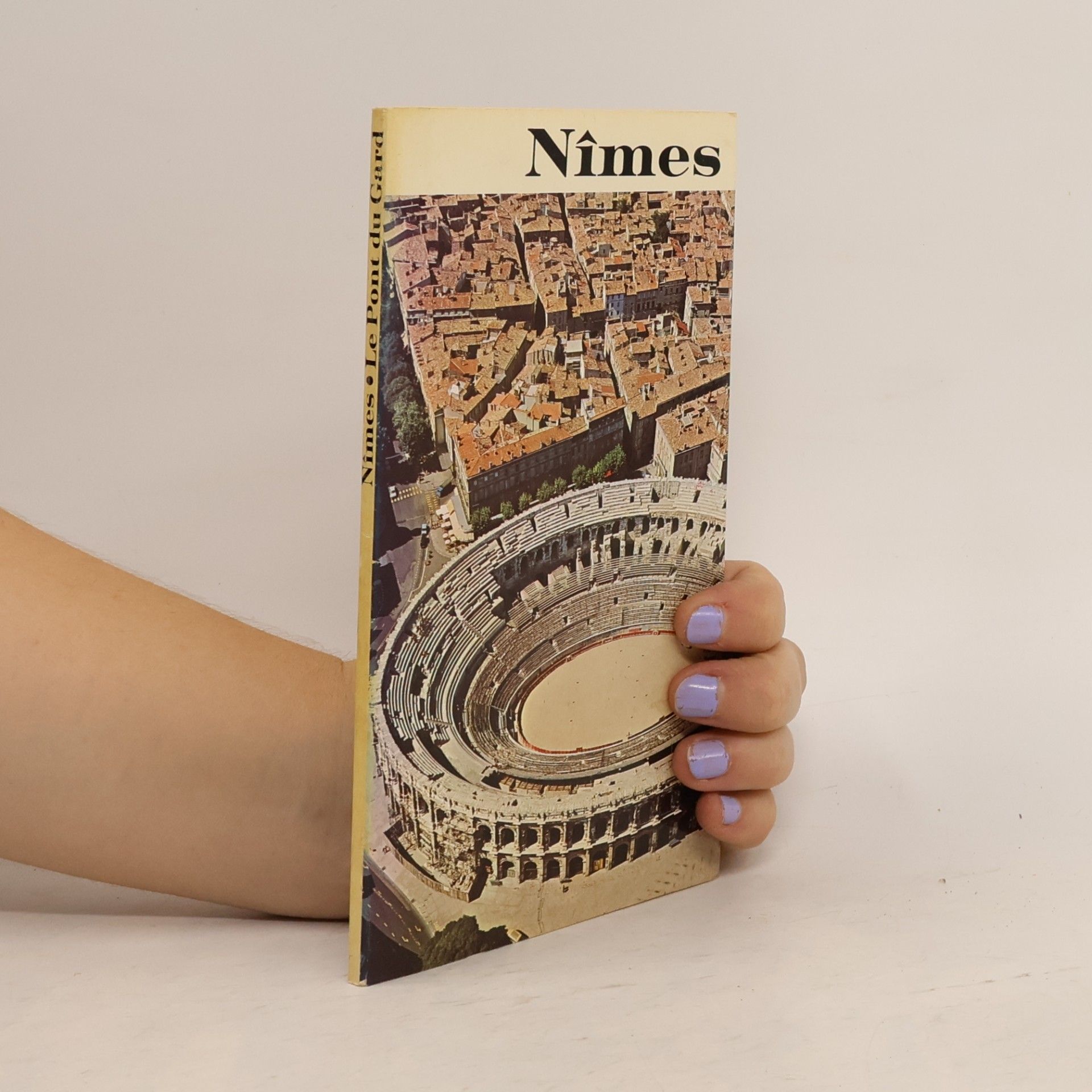 Autores varios Nîmes