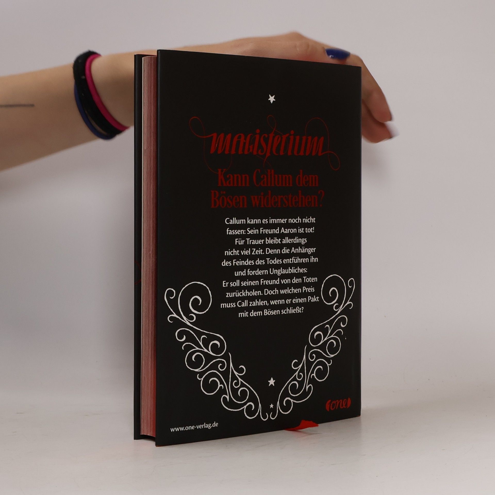 Holly Black Magisterium 4. The silver mask