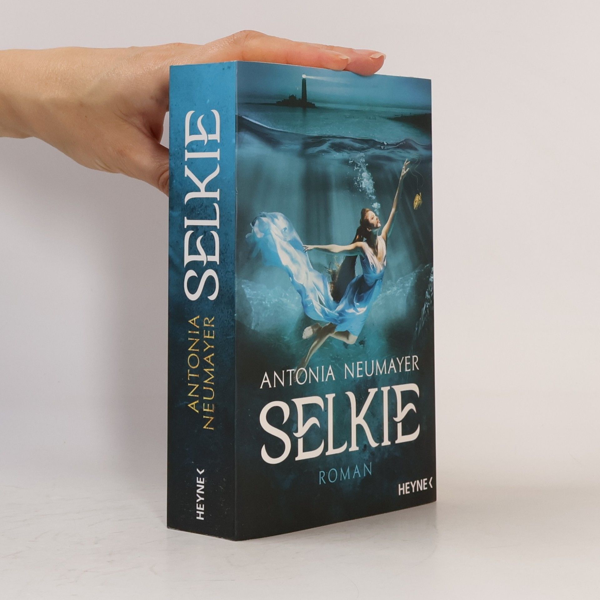 Antonia Neumayer Selkie