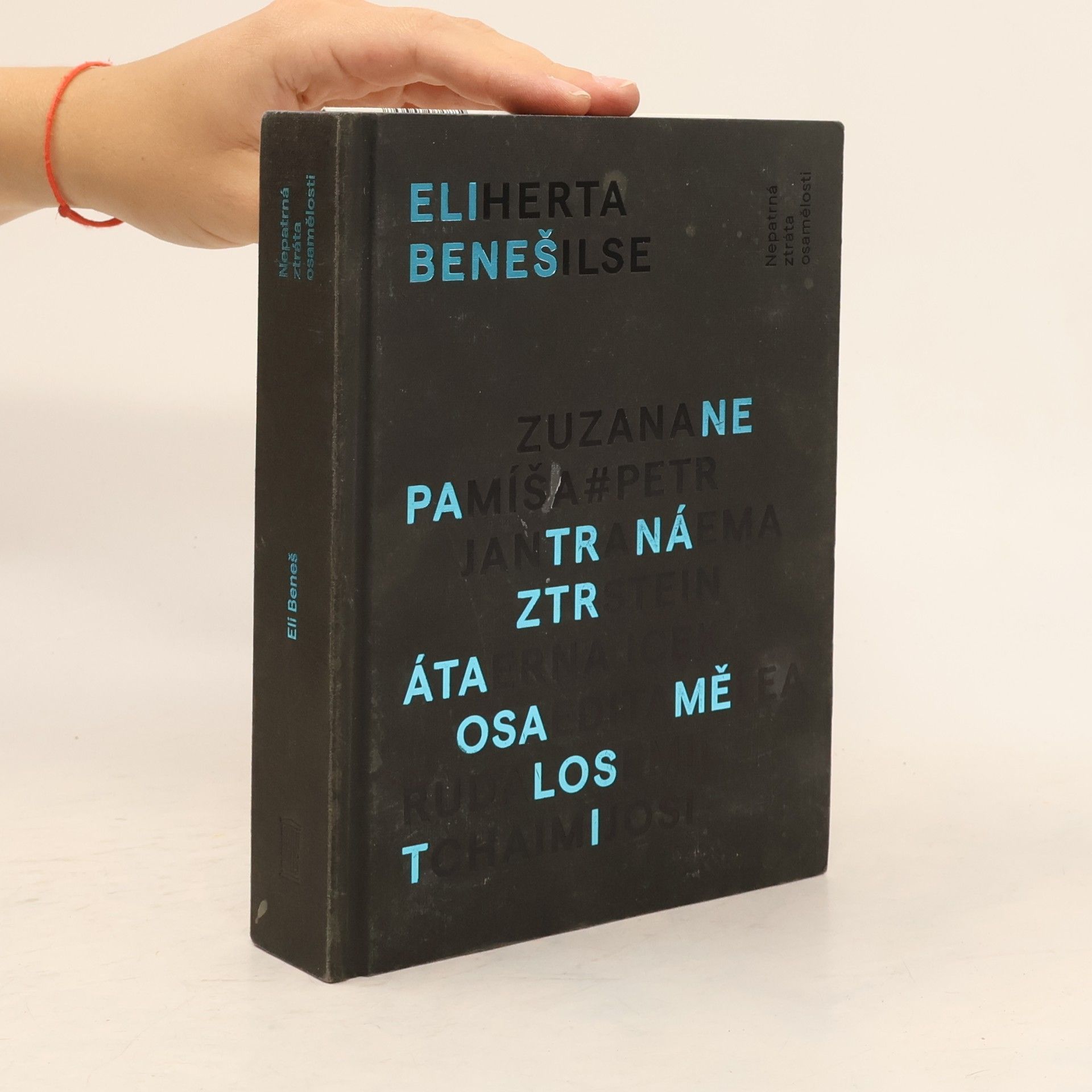 Eli Beneš Nepatrná ztráta osamělosti