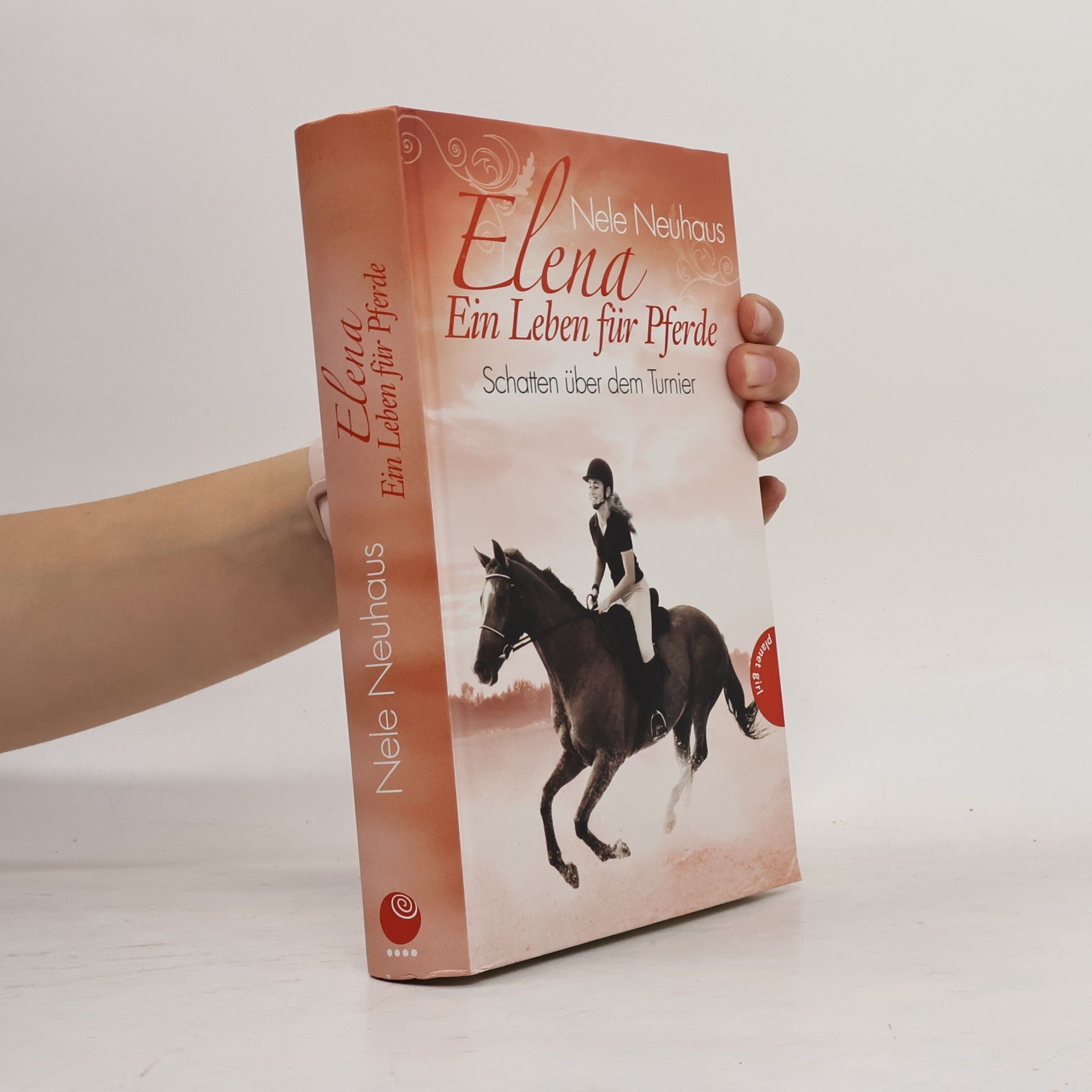 Nele Neuhaus Elena. Ein Leben für Pferde. Schatten über dem Turnier