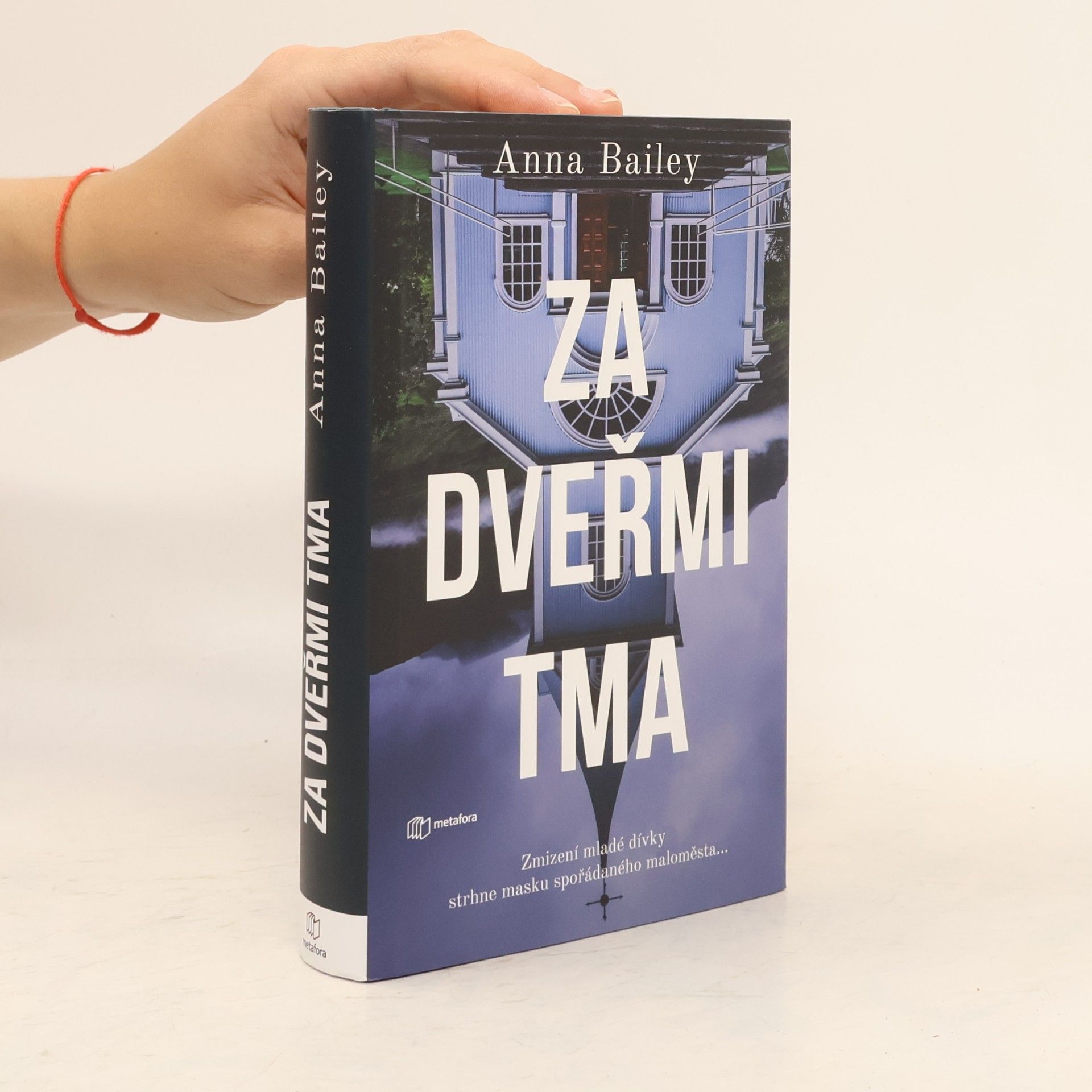 Anna Bailey Za dveřmi tma