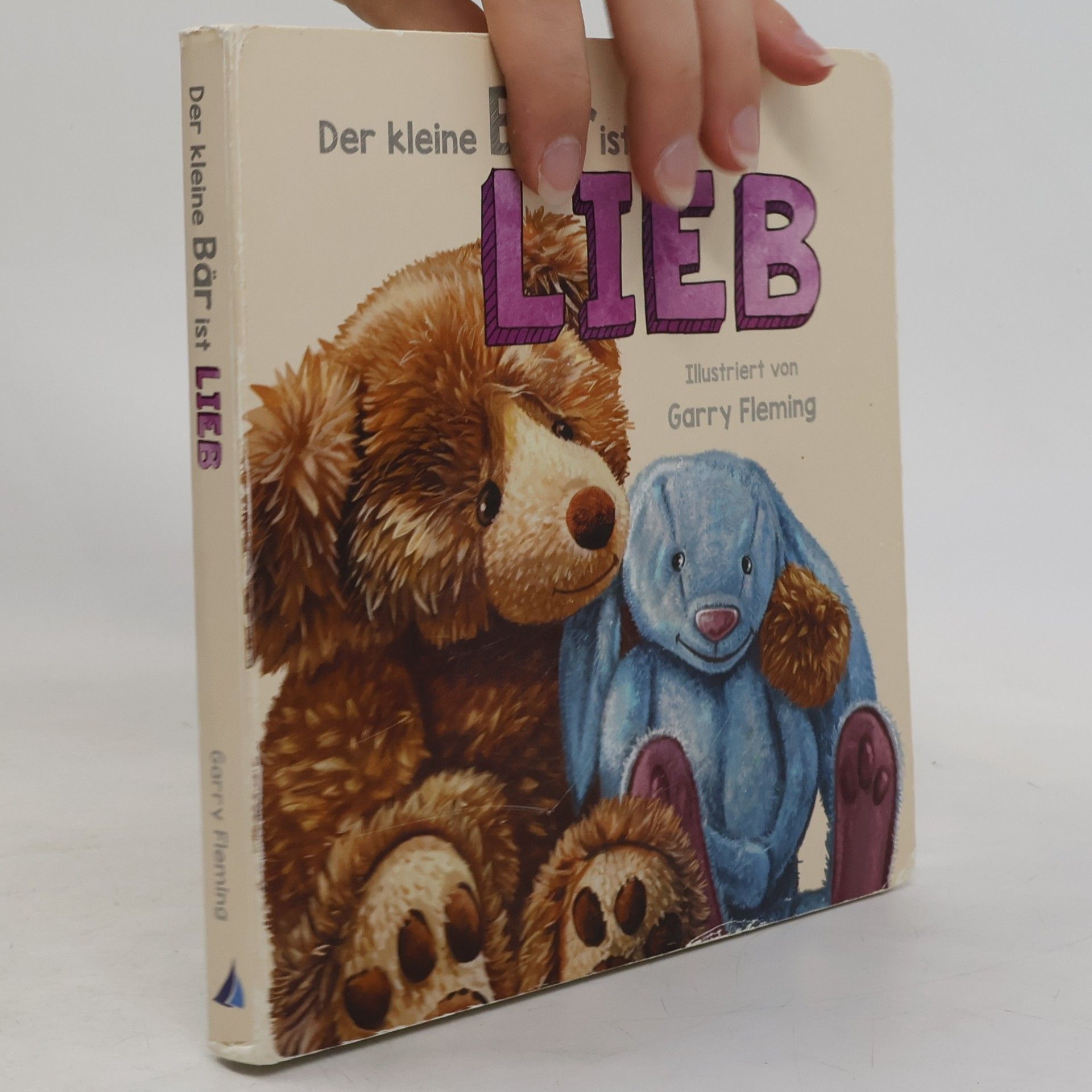 Der kleine Bär ist lieb